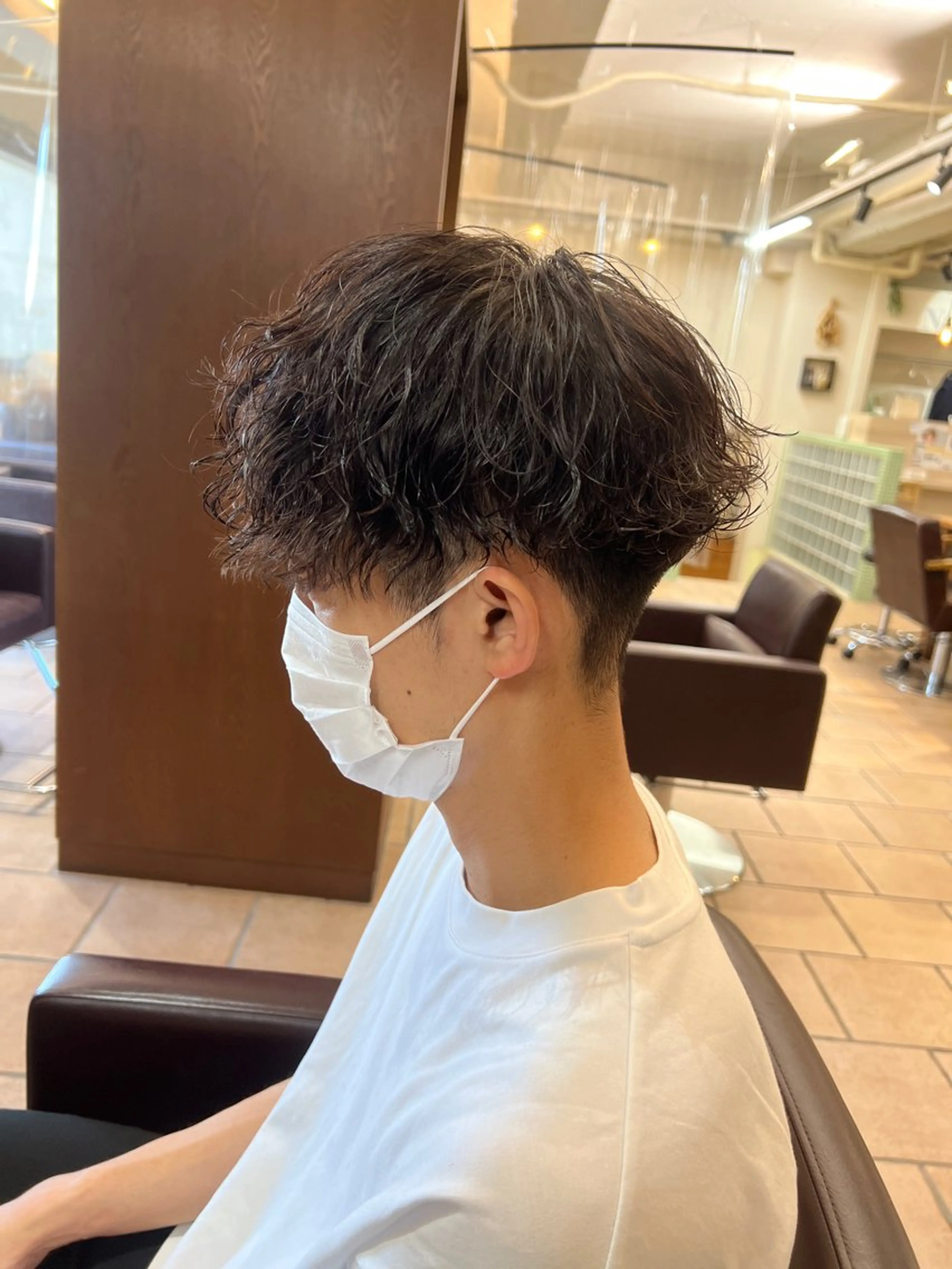 ミディアム パーマ メンズ ミディアムパーマ メンズパーマ 波巻きパーマ カット パーマ メンズカットパーマ ✂️ JOYAのヘアスタイル