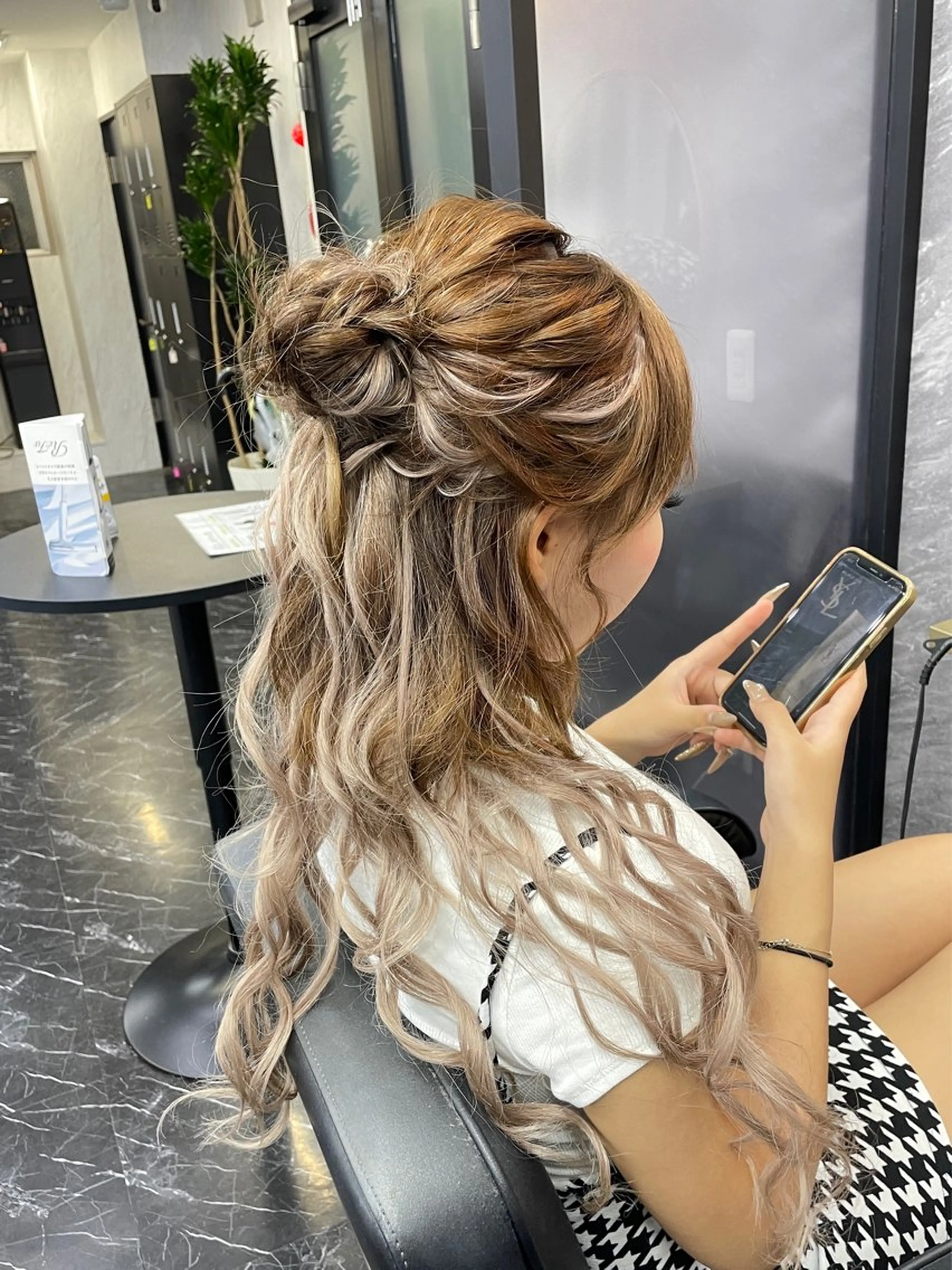 ロング ヘアアレンジ ヘアセット エクステ🩵ブリーチ 韓国ヘア🩵KAEのヘアスタイル