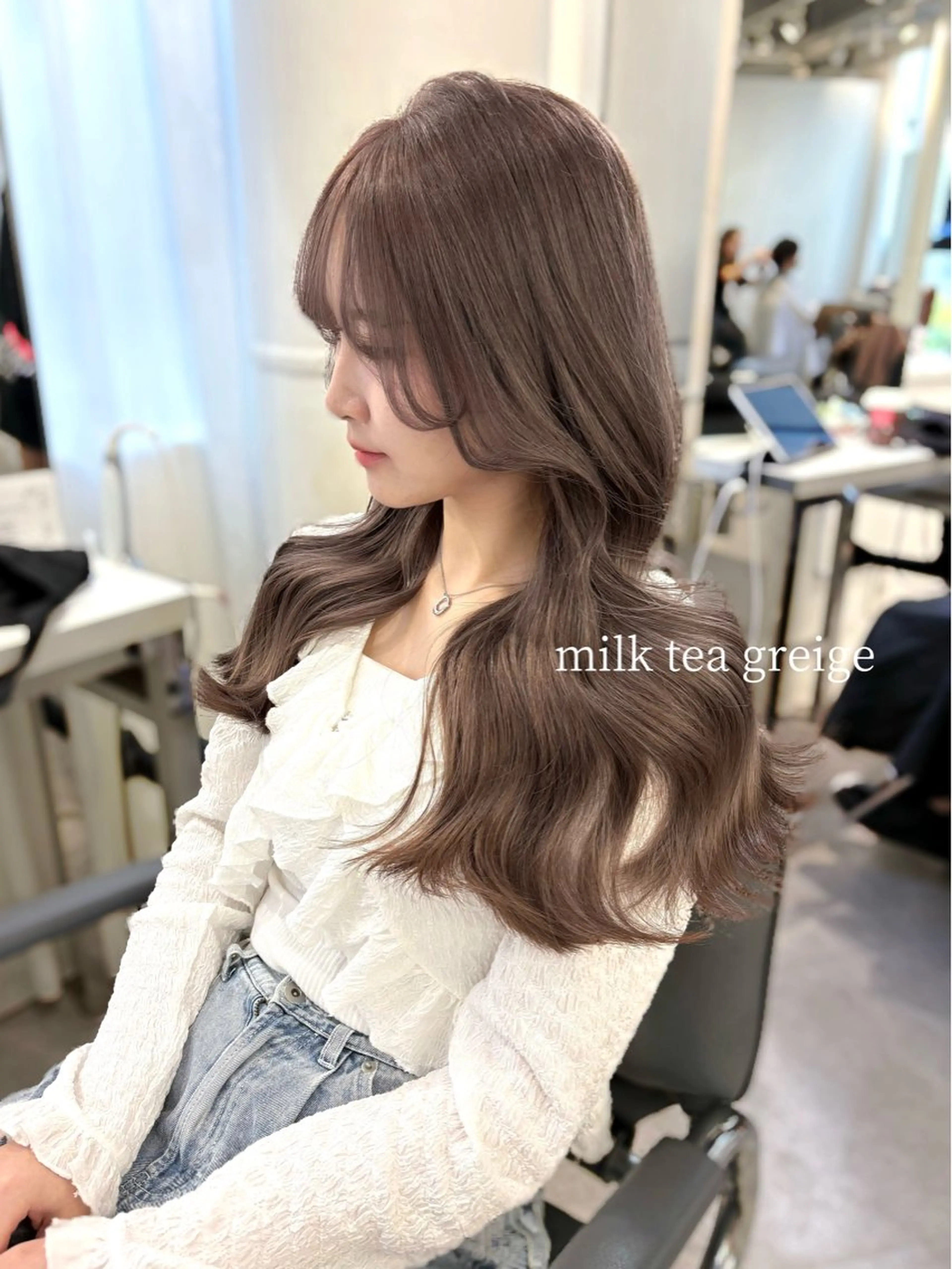 ロング カラー ブリーチ グレージュ ミルクティーグレージュ カット ヘアカラー トリートメント MEI🎀つやカラー 🎀レイヤー🎀渋谷のヘアスタイル