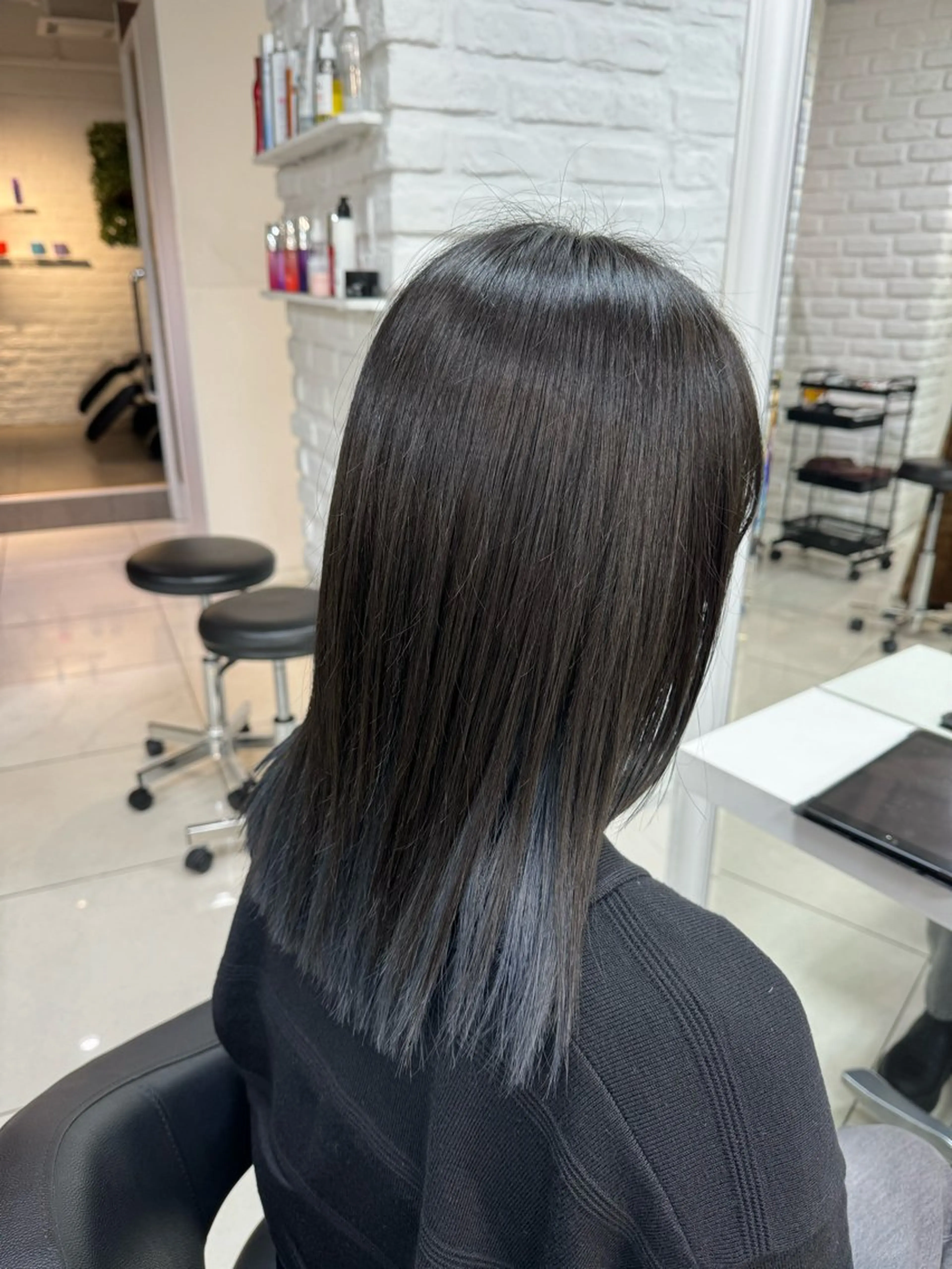 セミロング カラー ブルーカラー ブルージュ イルミナカラー インナーカラー カット ヘアカラー トリートメント 【デザインカラー】 粥川佳日望のヘアスタイル