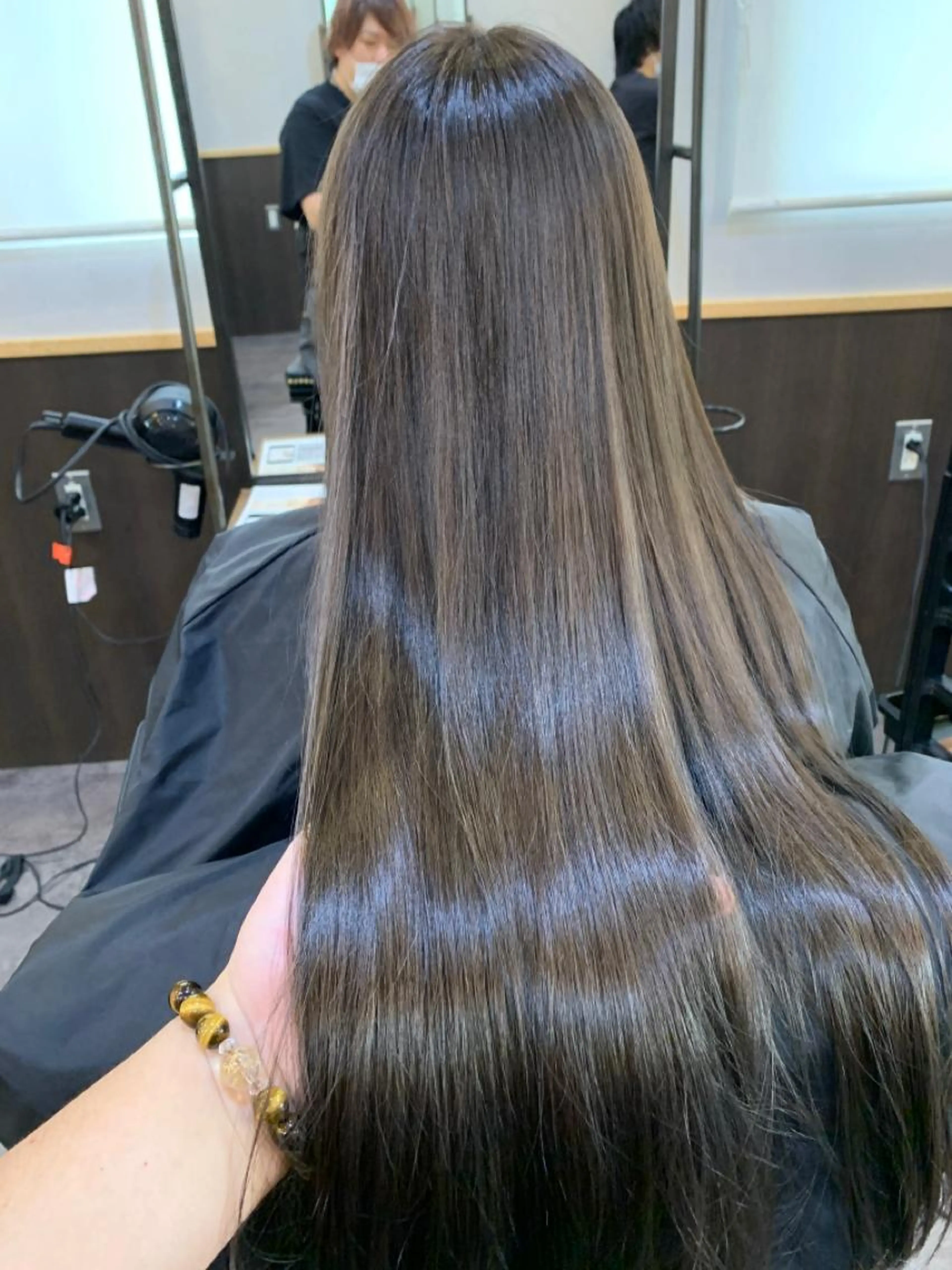 ［🫧うる艶髪質改善/暑い夏をサラサラヘアで🫧］縮毛矯正＋カット+Aujuaデイリートリートメントの写真