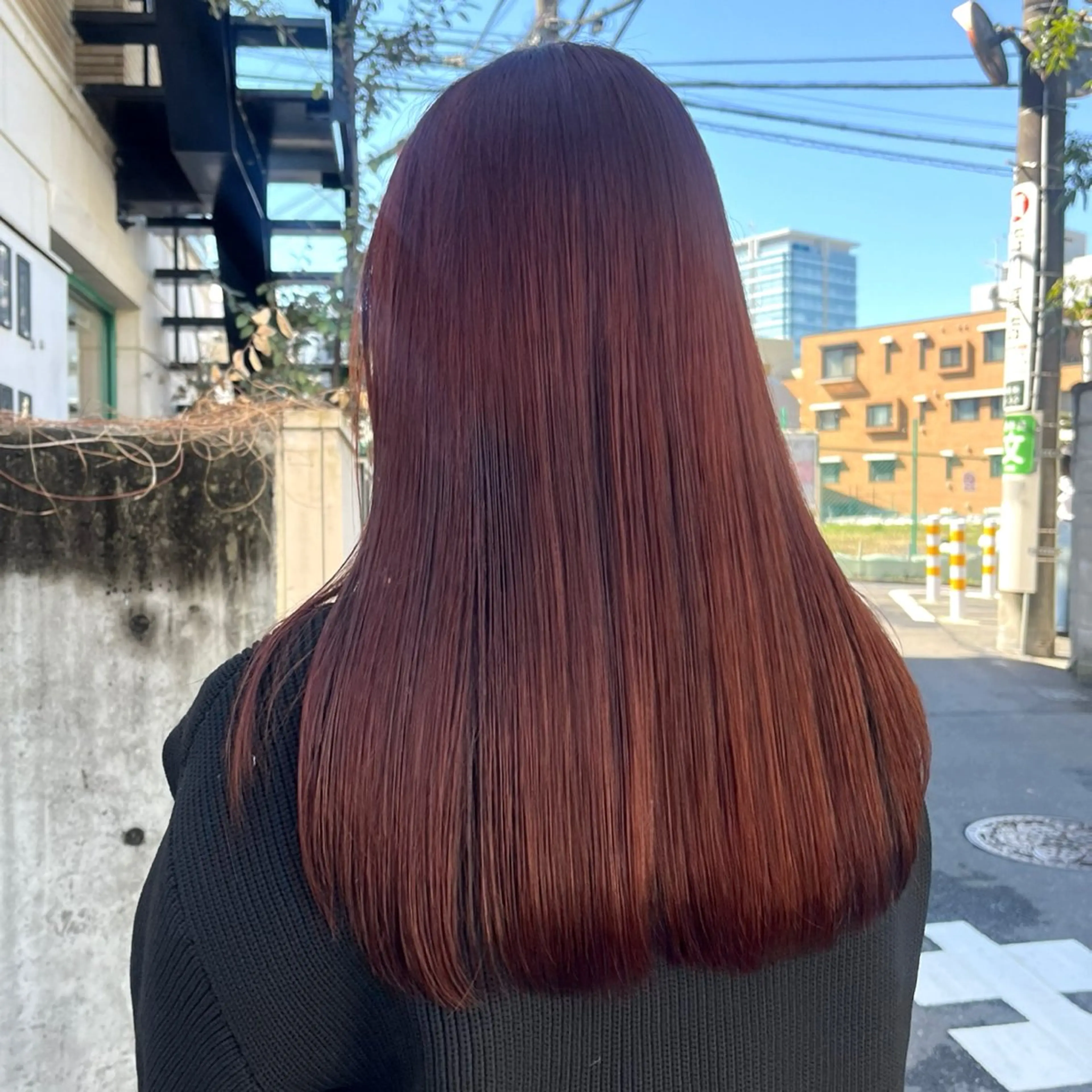 セミロング カラー ブリーチ ボルドーカラー ブリーチなしカラー レッドカラー ヘアカラー トリートメント ヘッドスパ ヘアセット カジュアルを女っぽく 𝗮𝘆𝗮𝗰𝗼のヘアスタイル
