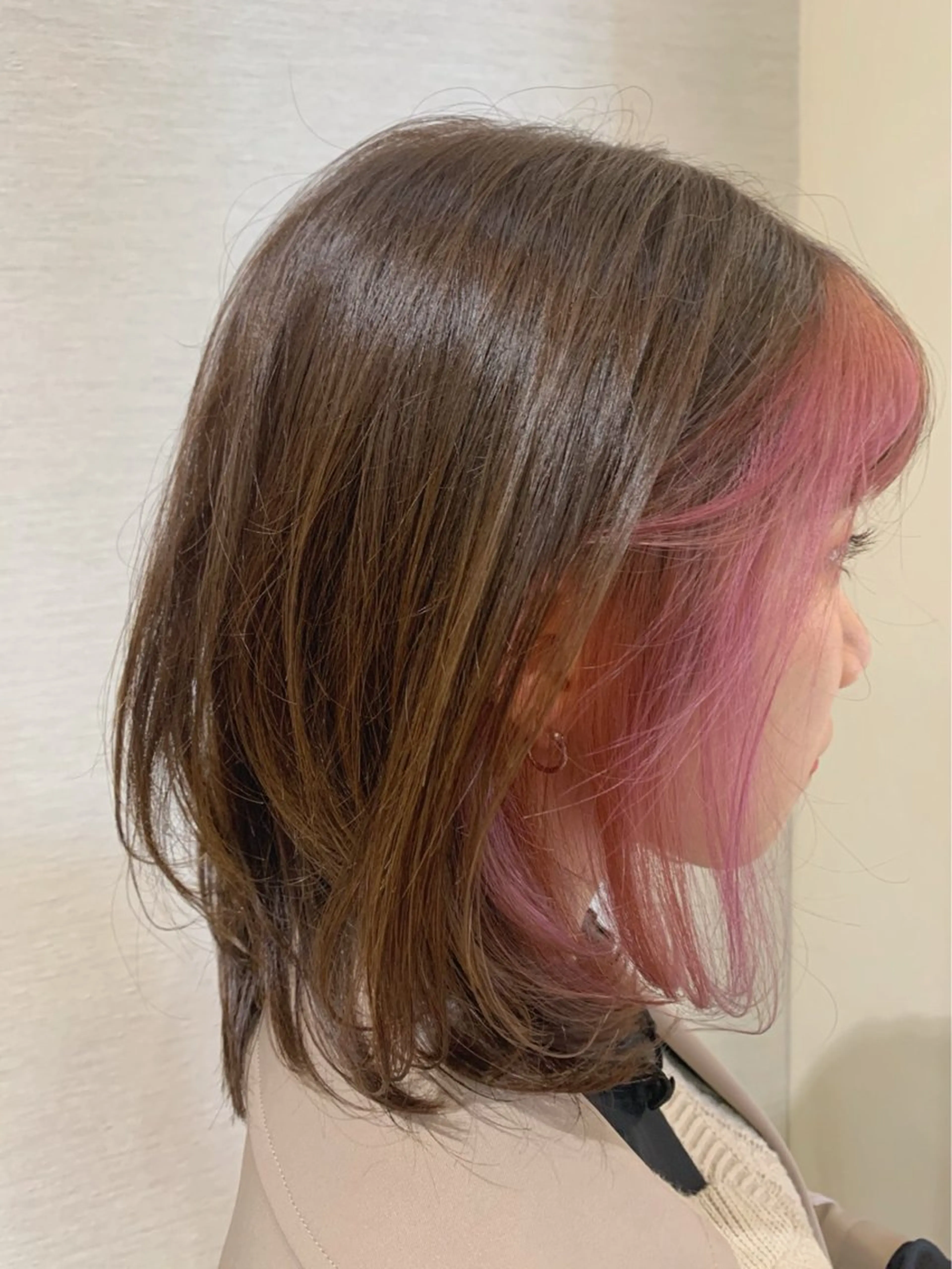 ミディアム カラー ミストバング ブリーチ デザインカラー  フェイスフレーミング グレージュ 舘 梨会のヘアスタイル