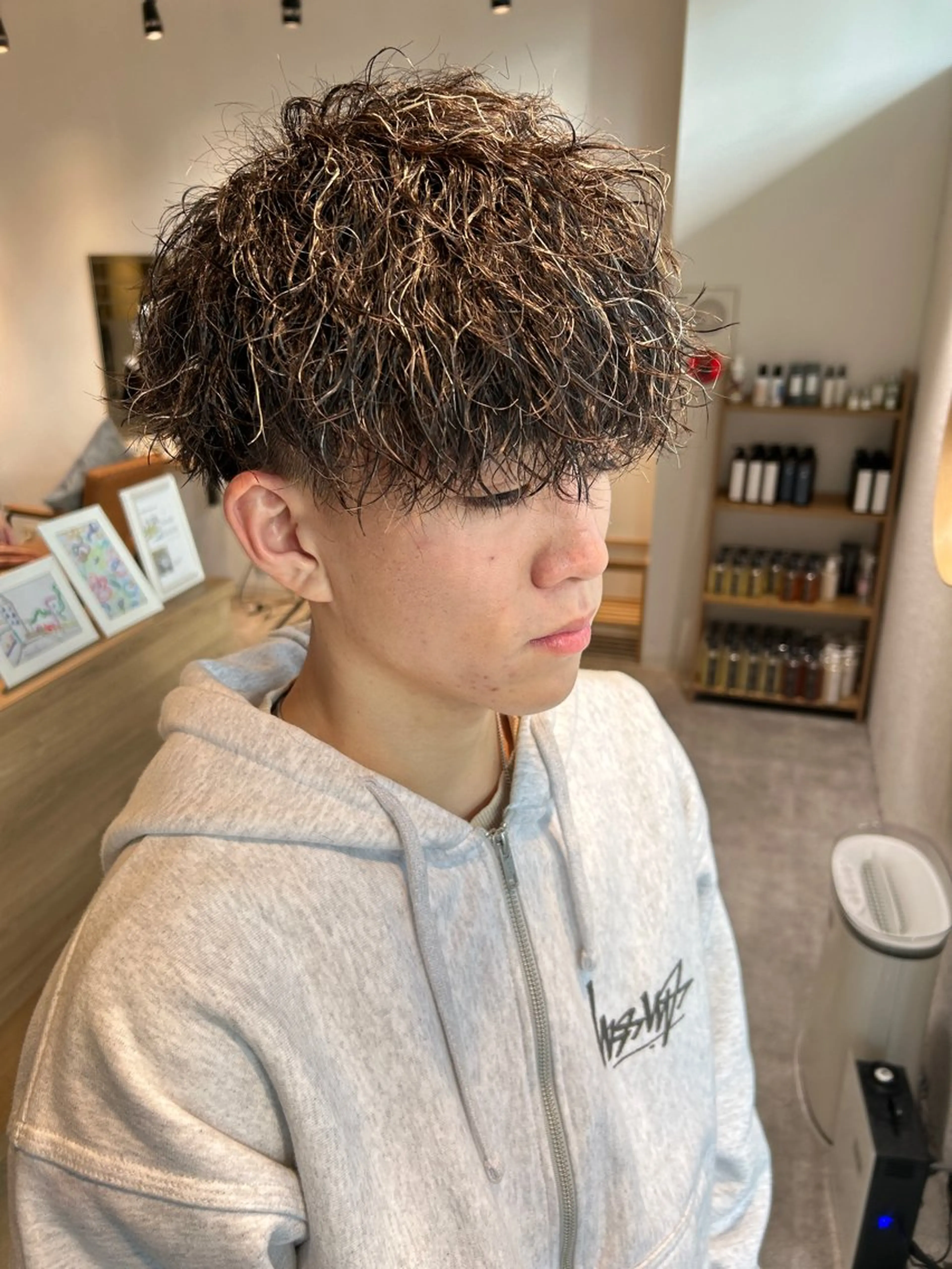 ショート パーマ メンズ メンズパーマ ツイストスパイラルパーマ スパイラルパーマ 髪質改善特化型美容師 🫧岡本璃来🫧のヘアスタイル