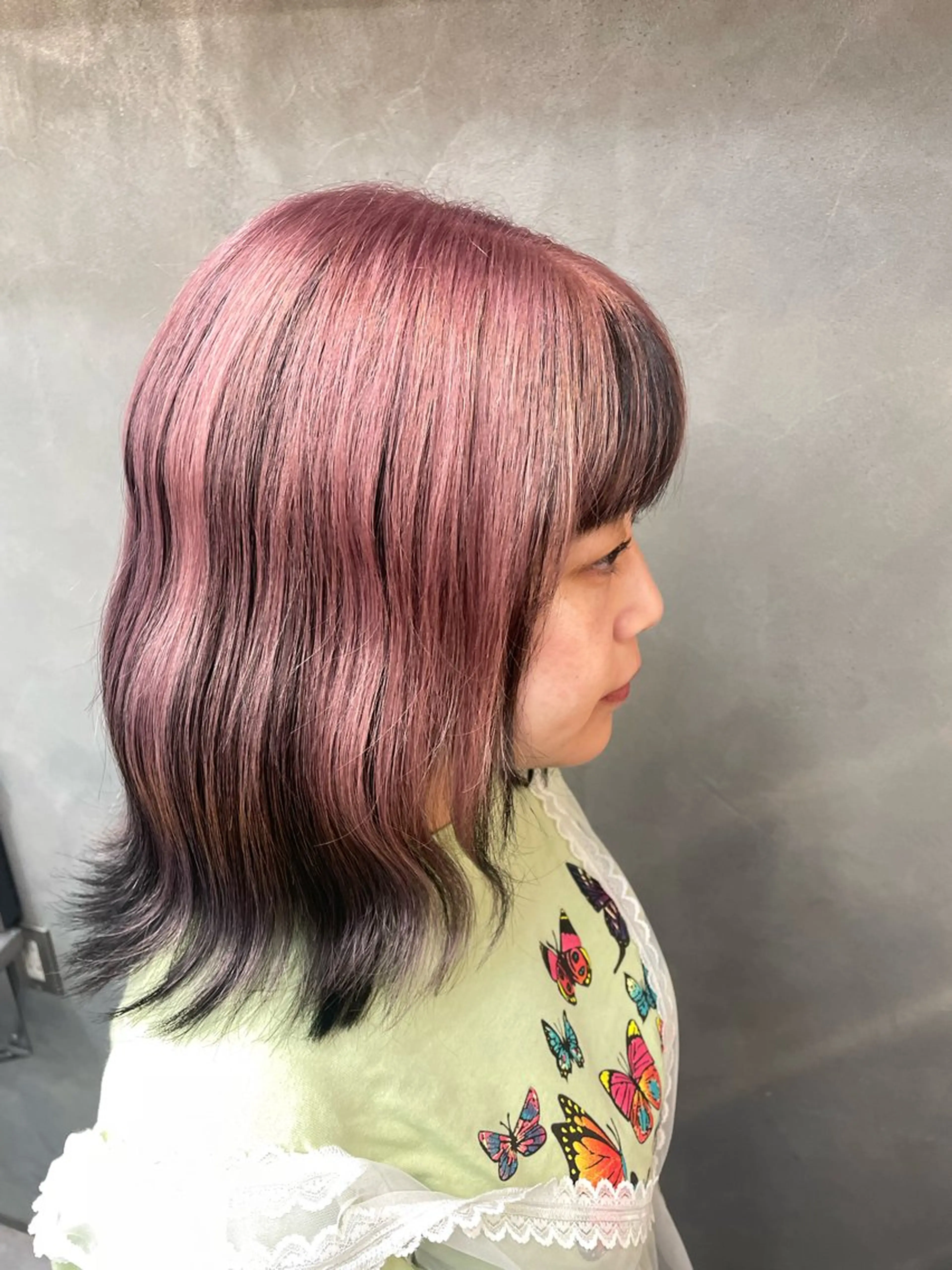 セミロング カラー 黒髪 デザインカラー ピンクカラー ヘアカラー TNB TOKYO所属・Insta 指名 No.1KURUMIのヘアスタイル