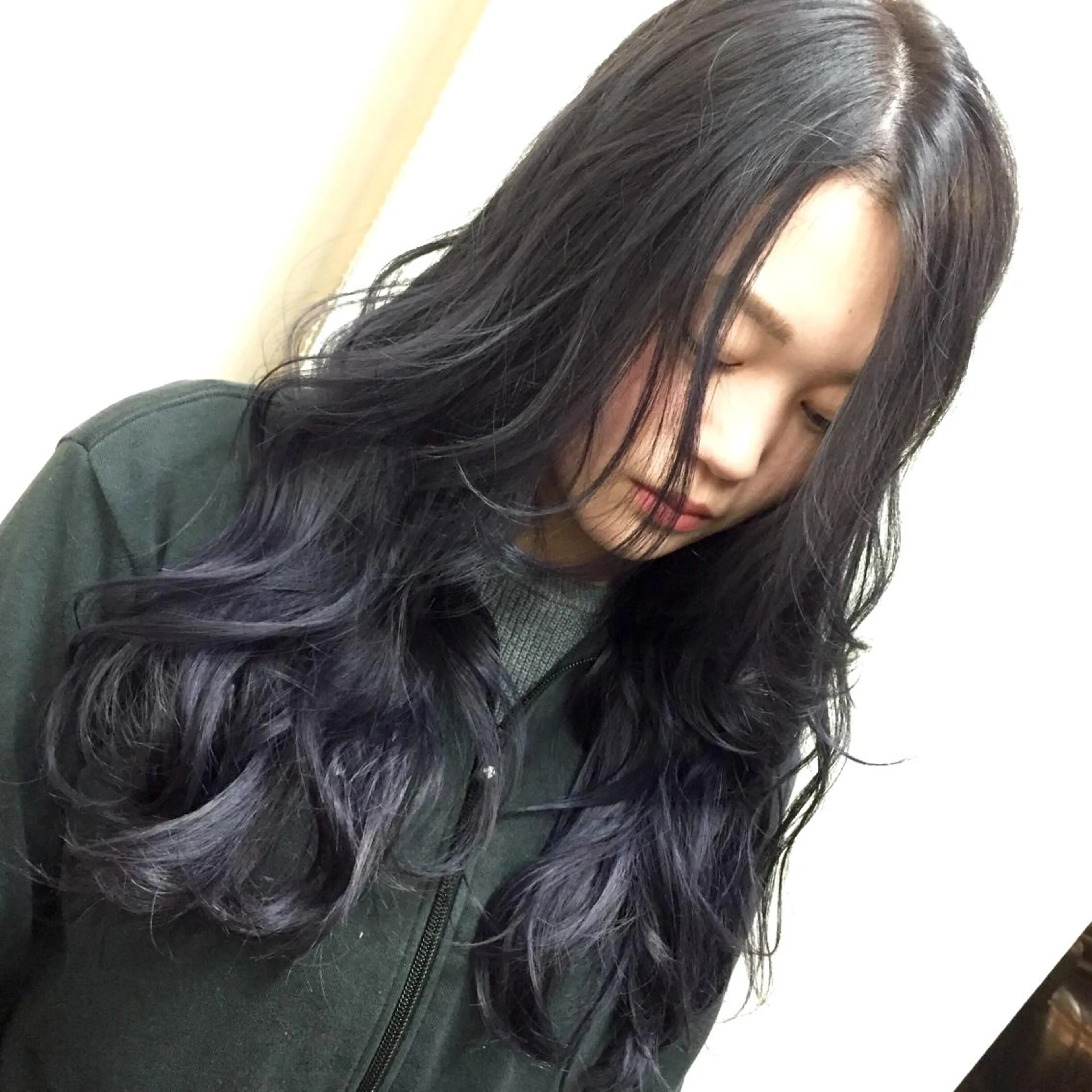 セミロング アッシュ パープルカラー juve. 別府のヘアスタイル