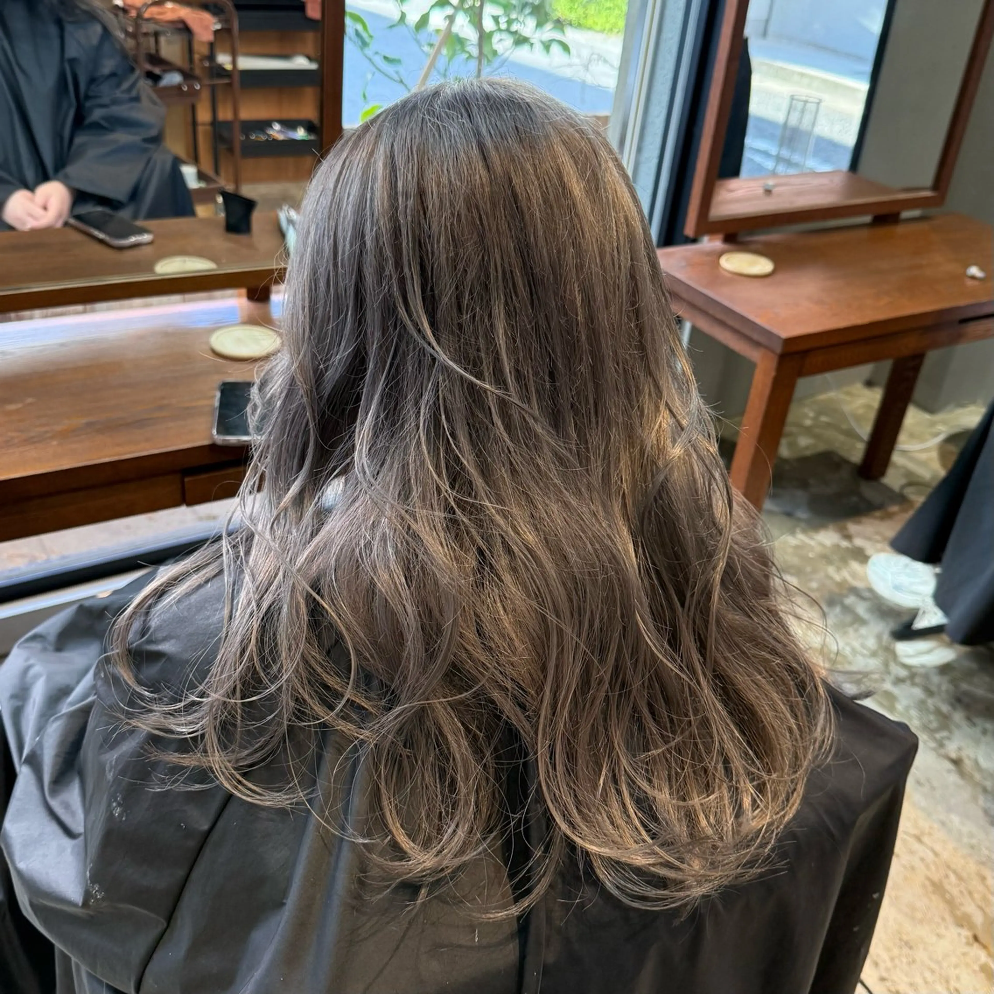 ロング カラー ダブルカラー グレージュ シルバー シルバーグレージュ 高橋 充輝のヘアスタイル
