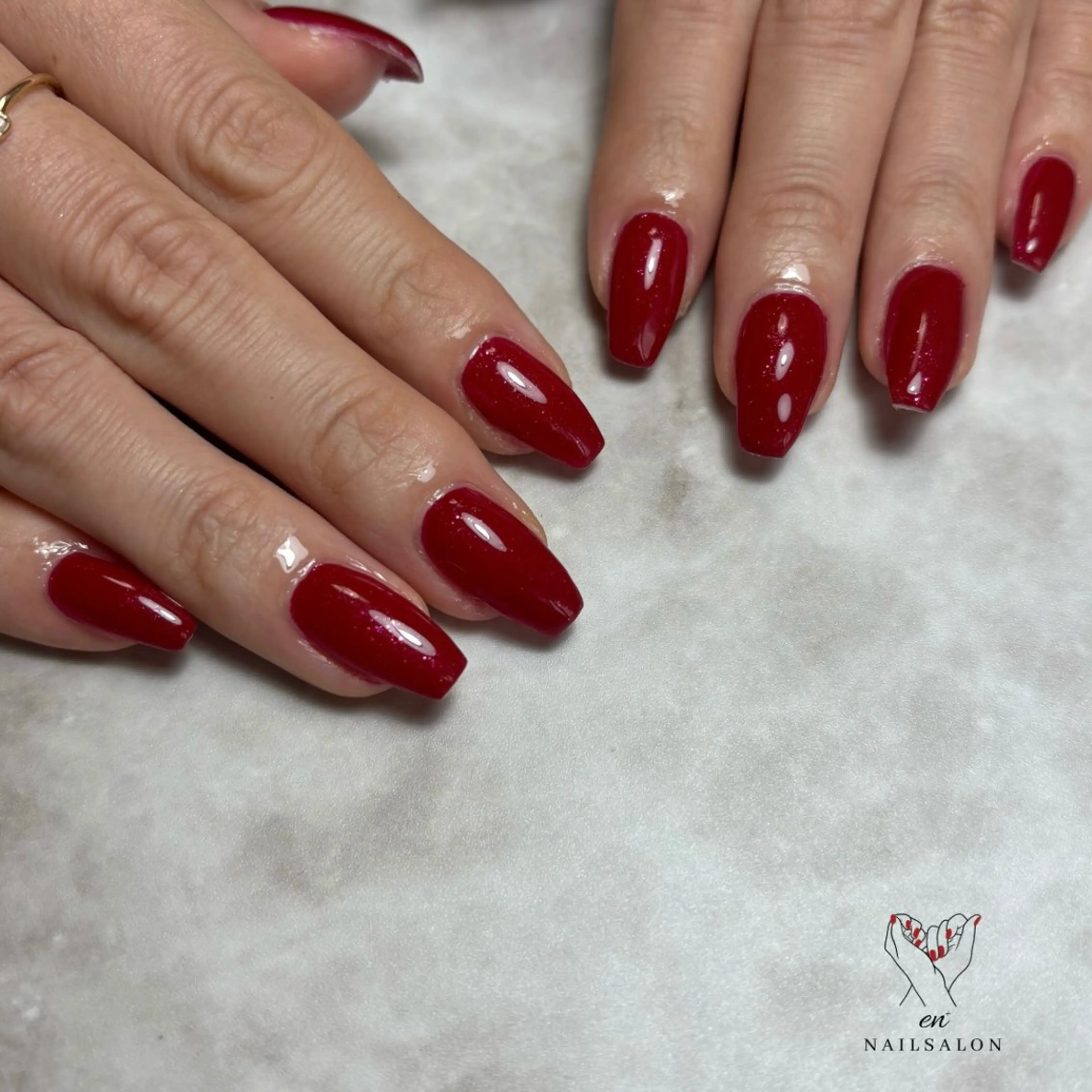 ネイル ワンカラーネイル 赤色 ハンドネイル NAILSALON en+所属・NAILSALON en+沖縄市美原のネイルデザイン