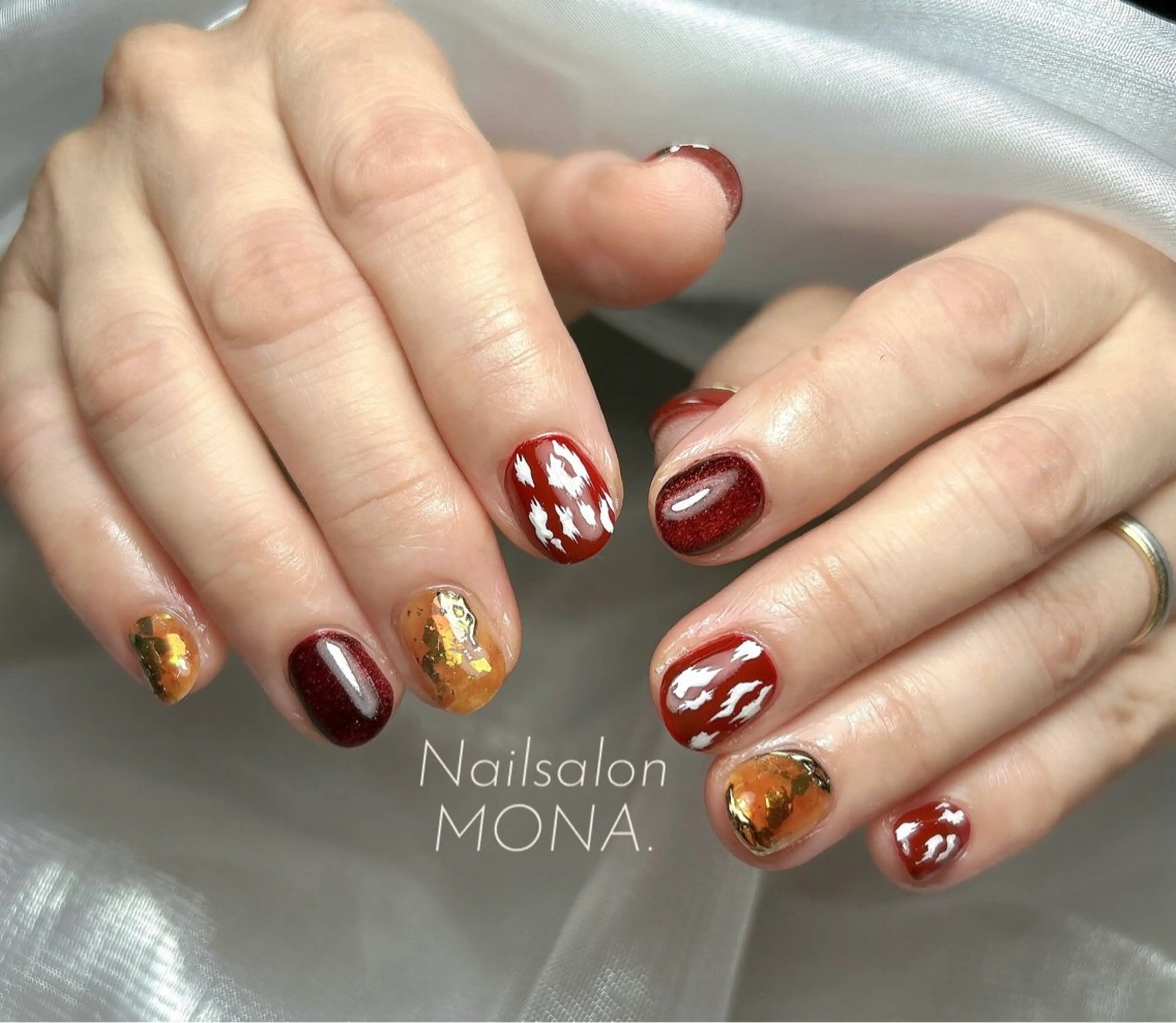 ネイル アニマル柄 ボルドー マグネットネイル ニュアンスネイル ハンドネイル Nailsalon MONA.のネイルデザイン
