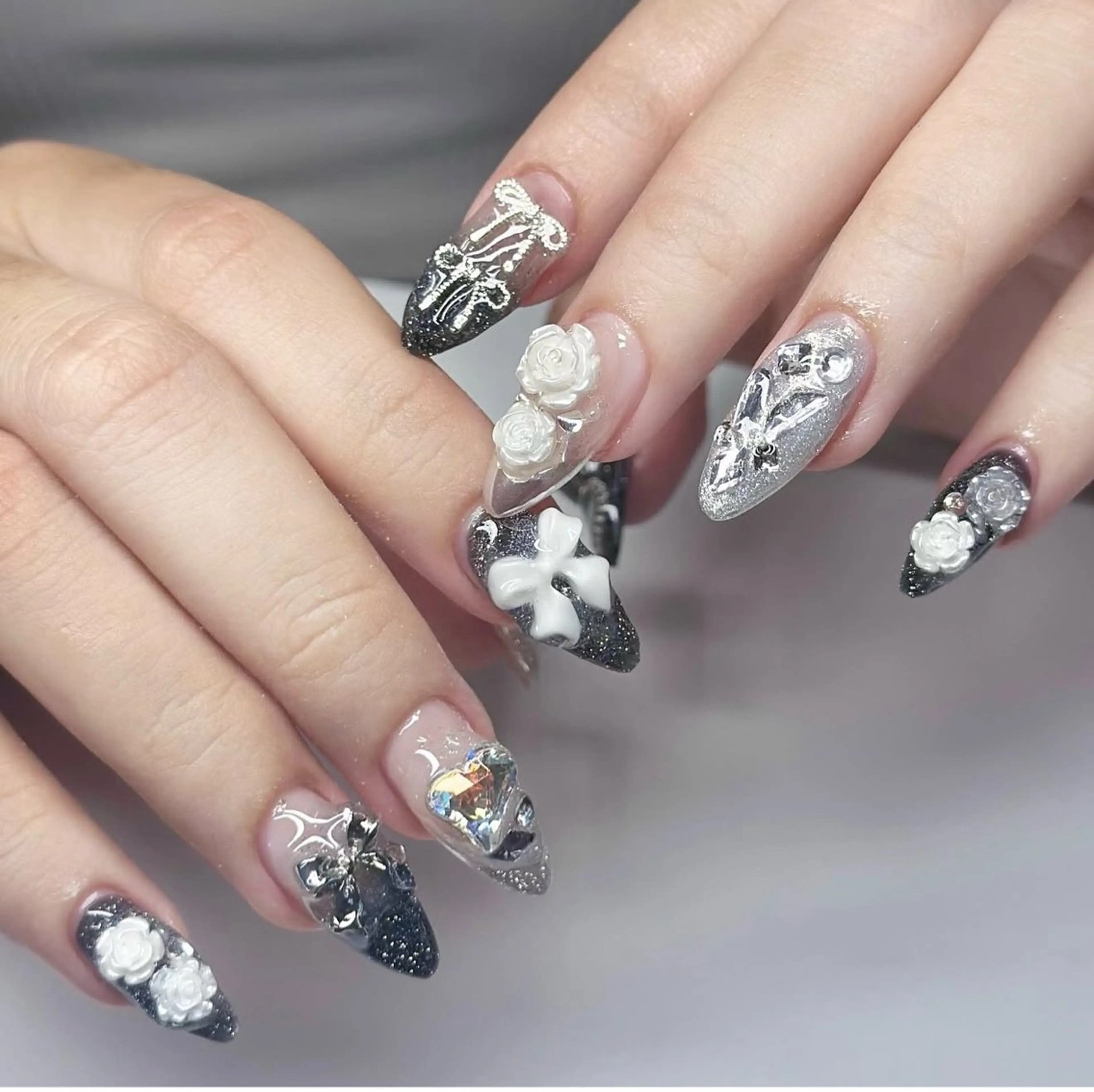 ネイル アニマル柄 オーロラネイル チークネイル フラッシュネイル ジェルネイル ハンドネイル Lyna 池袋のネイルデザイン