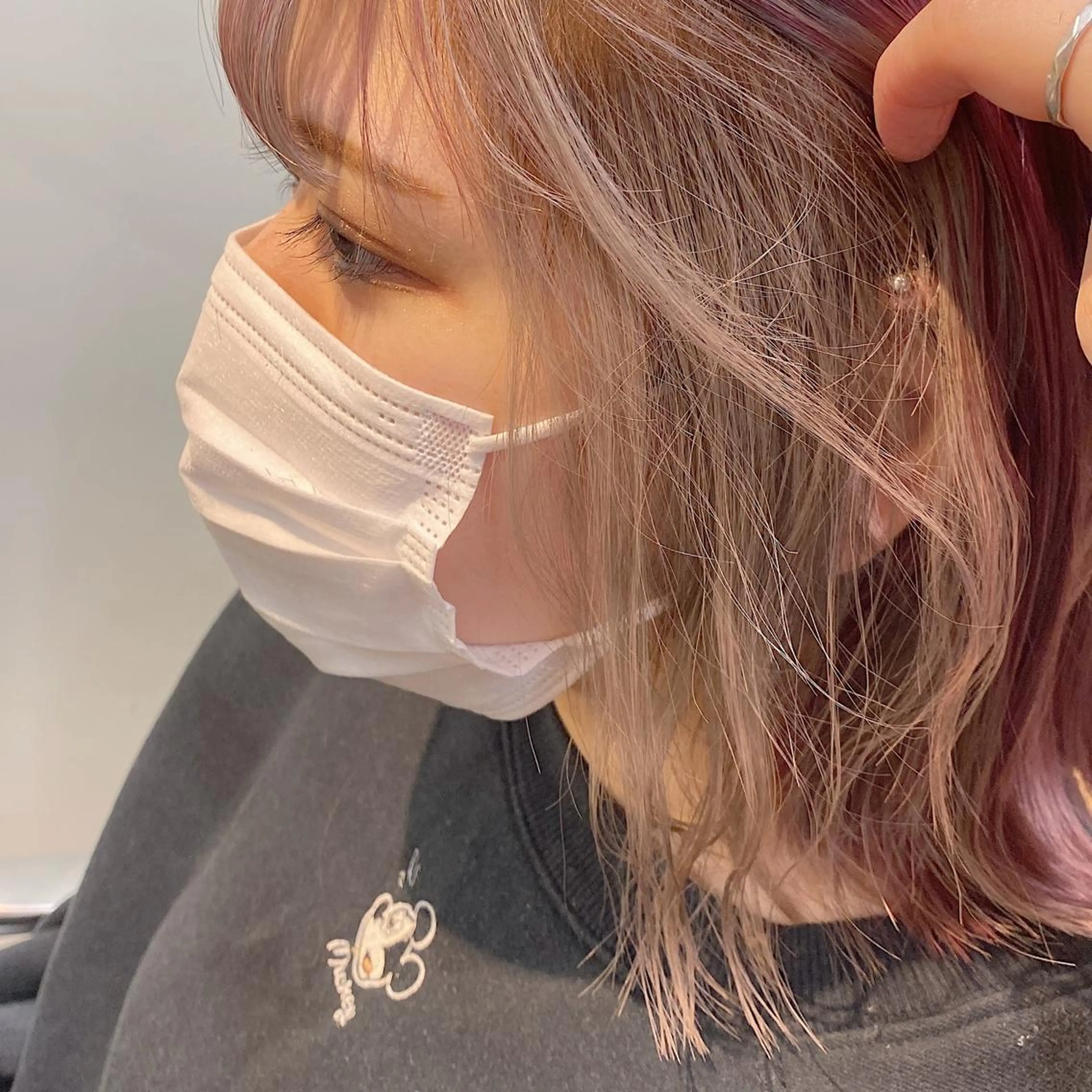 ミディアム カラー イヤリングカラー ヘアカラー wakana 【ブリーチカラー】のヘアスタイル