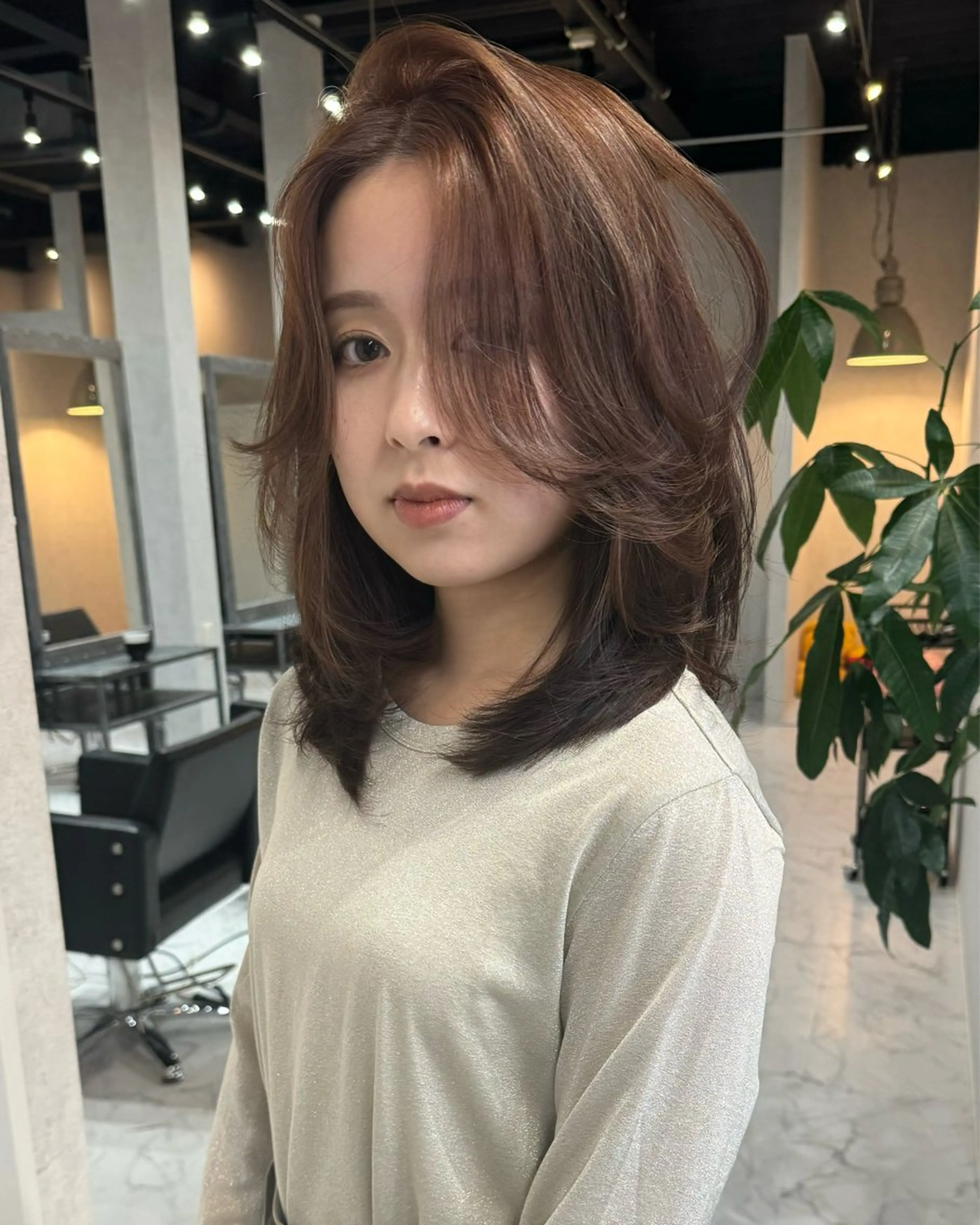 ミディアム カラー ヘアアレンジ 韓国風ヘア レイヤーカット トリートメント ワンホンヘア カット アンドウ ユウ/ レイヤーカット/韓国のヘアスタイル