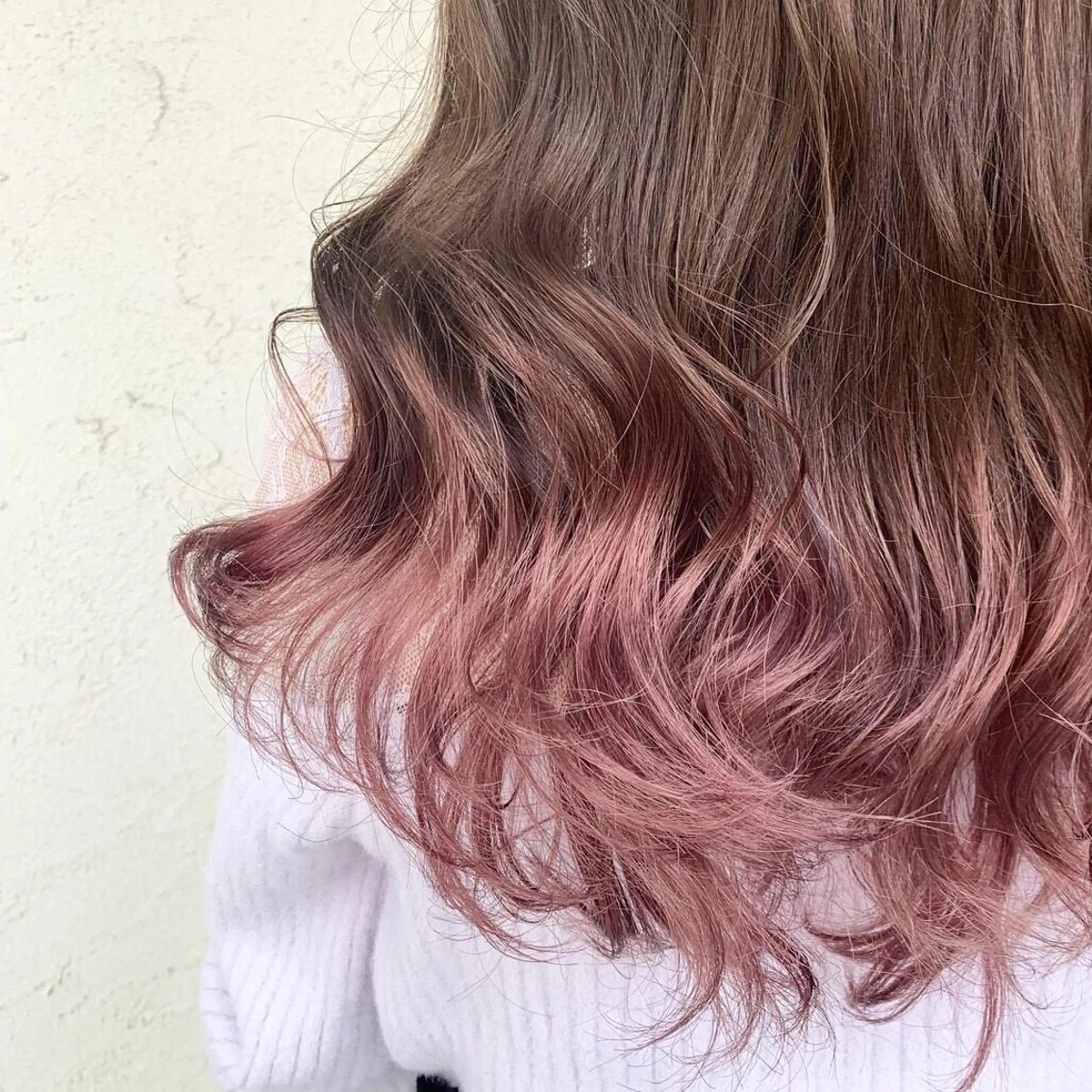 ロング シールエクステ/ ハイトーンカラーのヘアスタイル