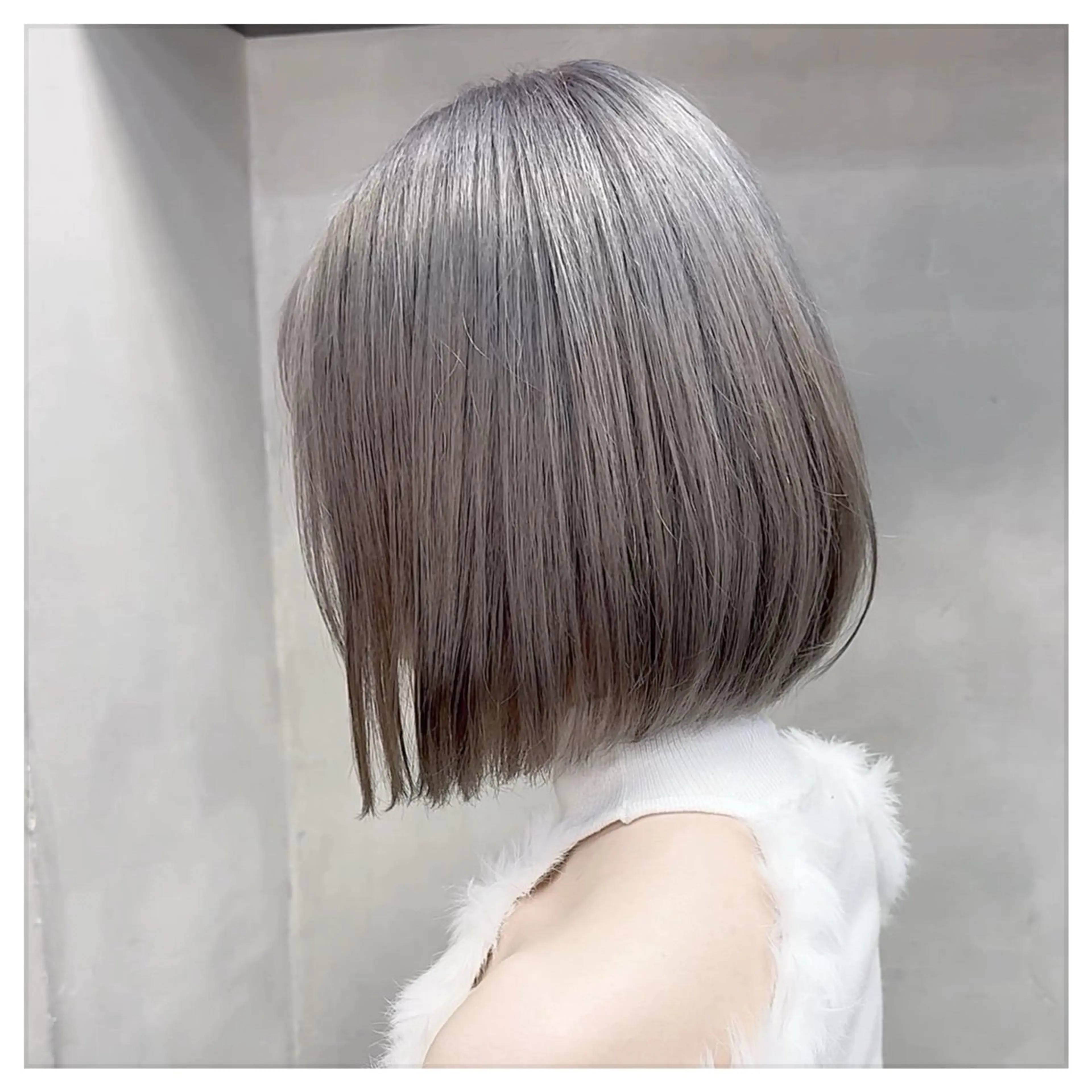 ショート カラー グレージュ ハイトーンカラー ハイトーングレージュ ボブ カット ヘアカラー トリートメント ショート・ハイトーン ズーキーのヘアスタイル