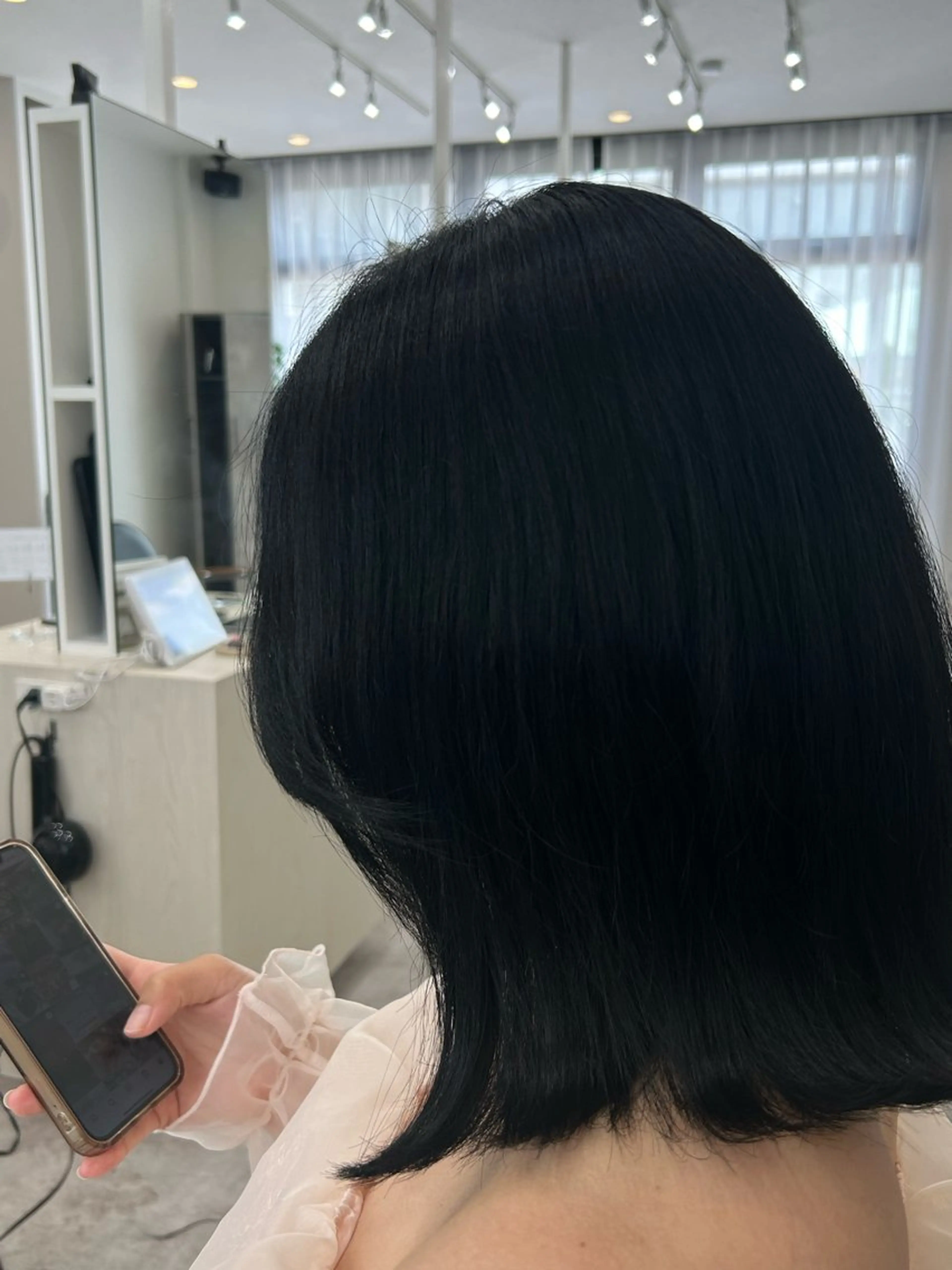 ミディアム カラー 黒髪 ブルーカラー ブルーブラック SOYON星ヶ丘所属・👟SOYONトレン ドヘアともし🩶のヘアスタイル