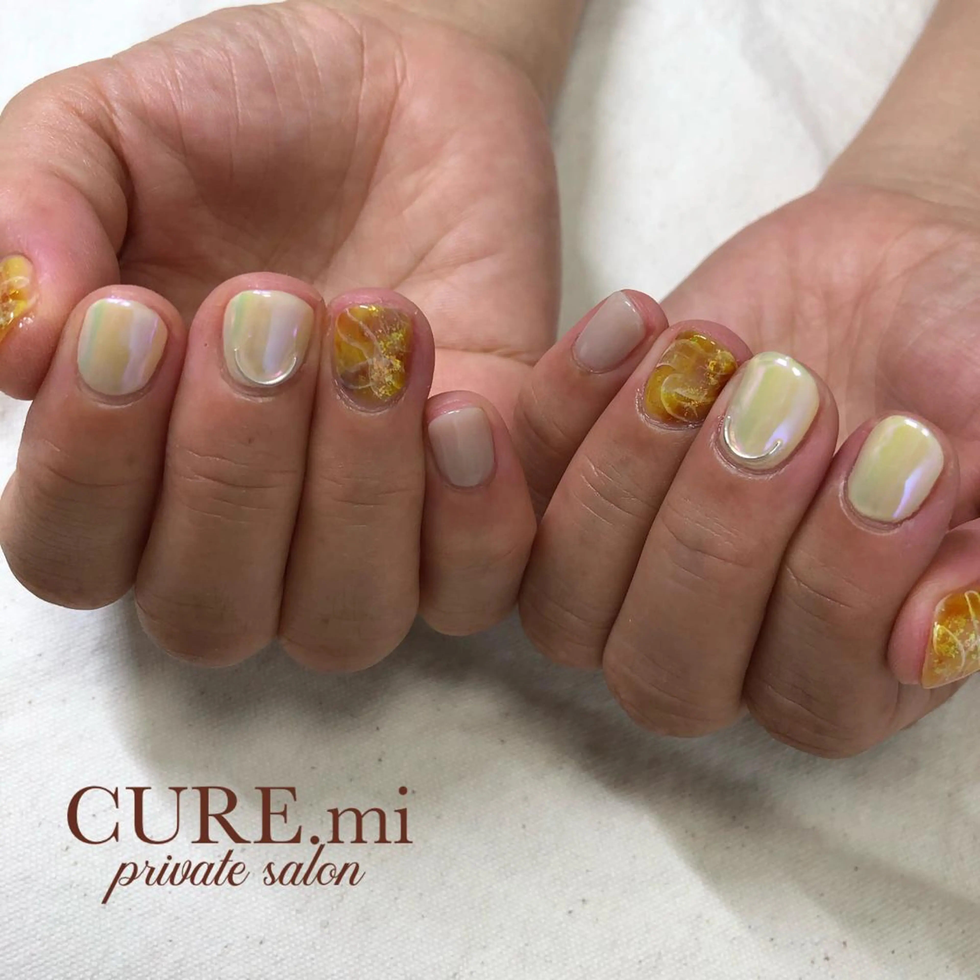 ネイル オーロラネイル ニュアンスネイル 黄色 ハンドネイル ハンドケア 伊藤 美香のその他イメージ