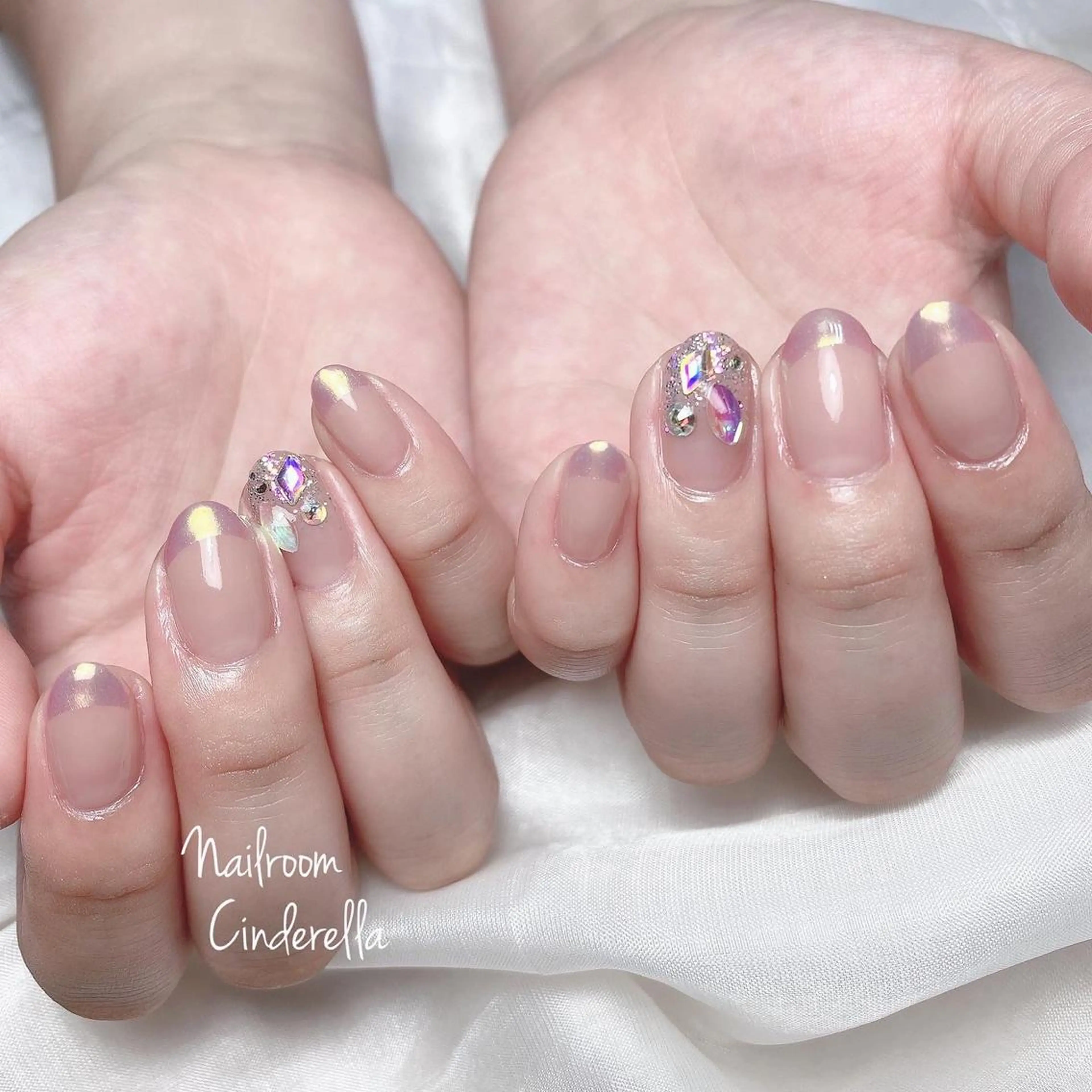 ネイル オーロラネイル フレンチネイル Nailroom. Cinderellaのネイルデザイン
