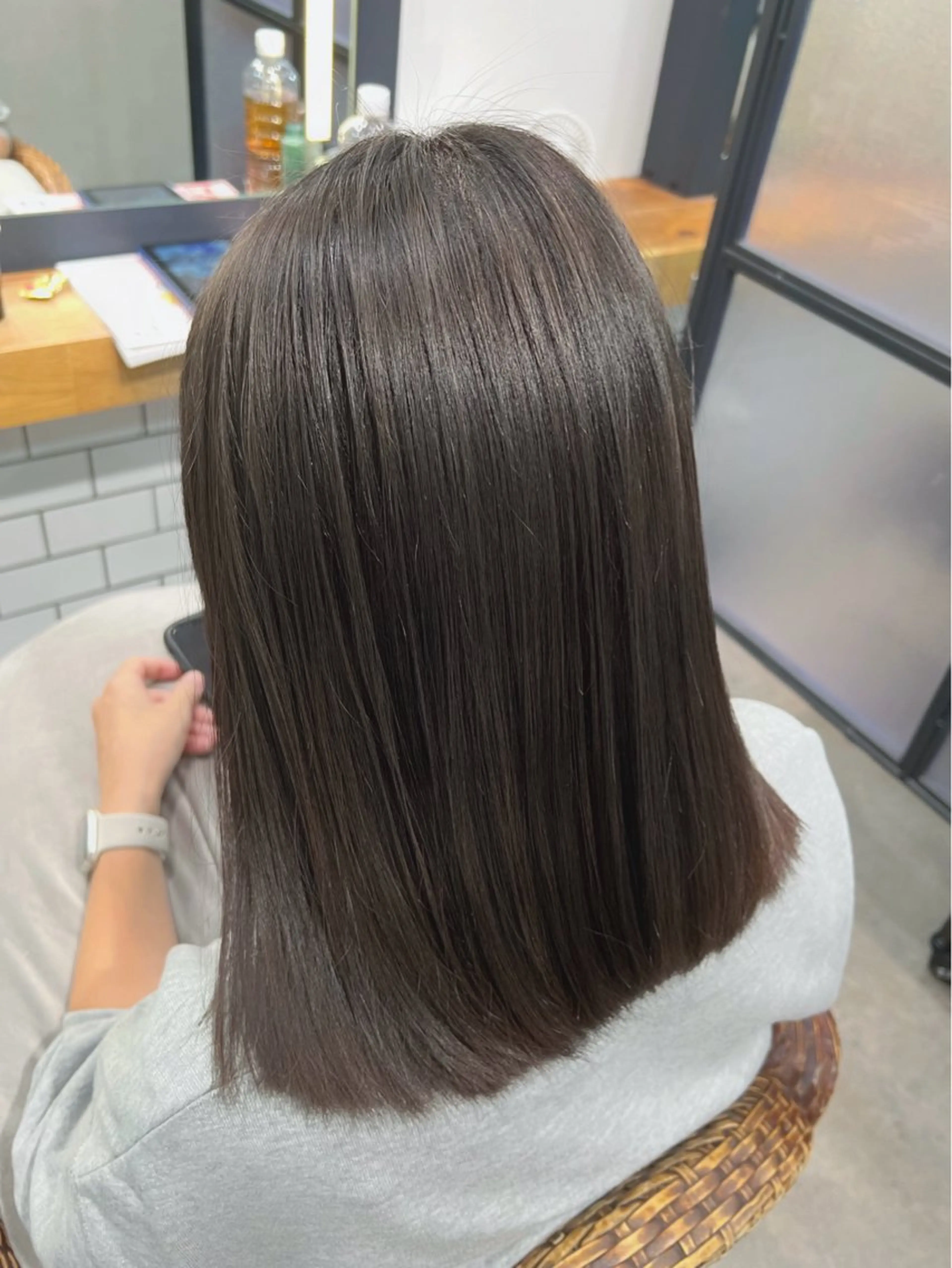 カラー ブリーチ ダブルカラー グレージュ ミルクティーグレージュ ブリーチなしカラー ヘアカラー 似合わせメイク💄 粉川愛香のヘアスタイル