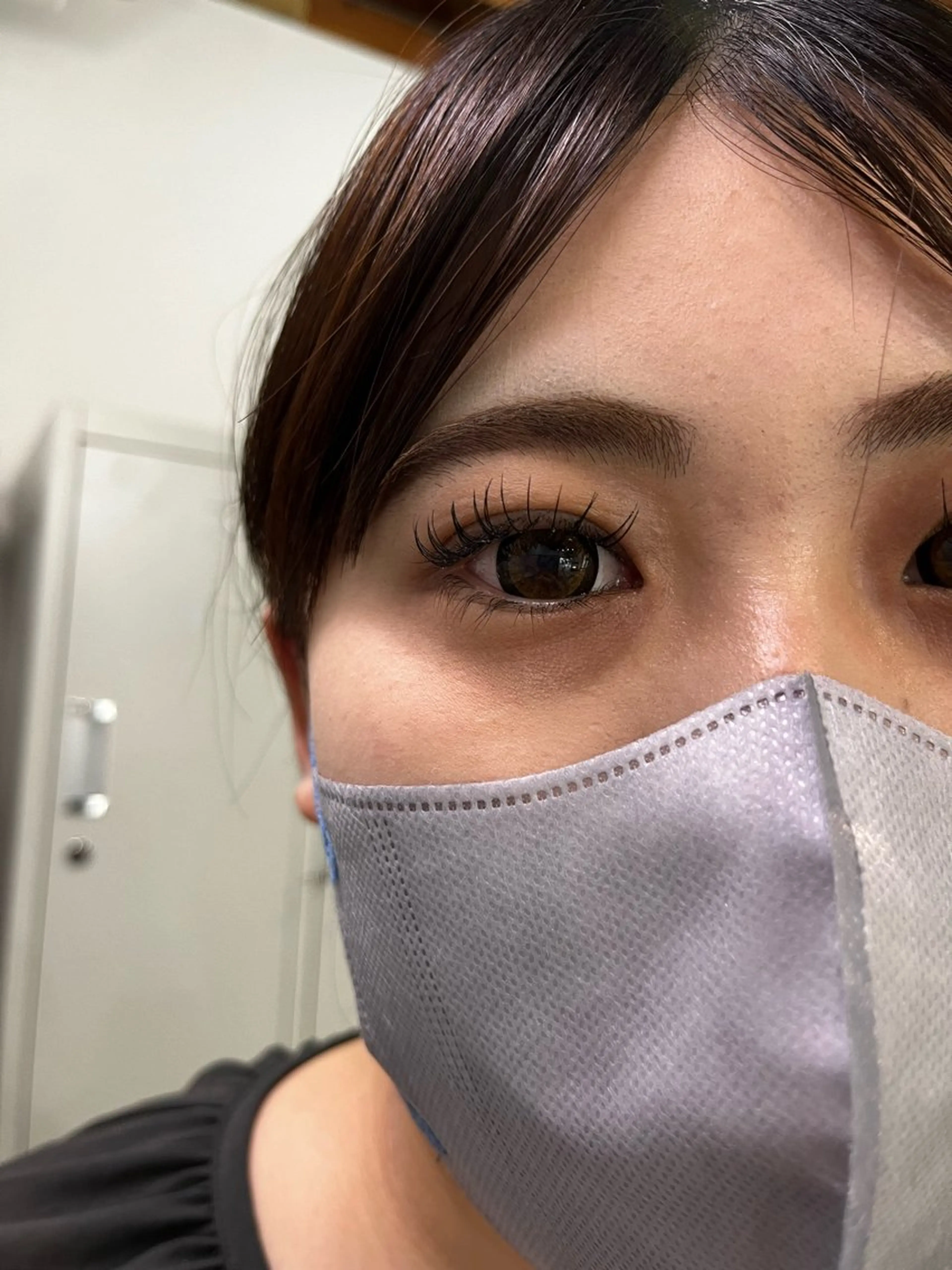 マツエク・マツパ Dカール ブリーチなしカラー レイヤーカットのヘアスタイル