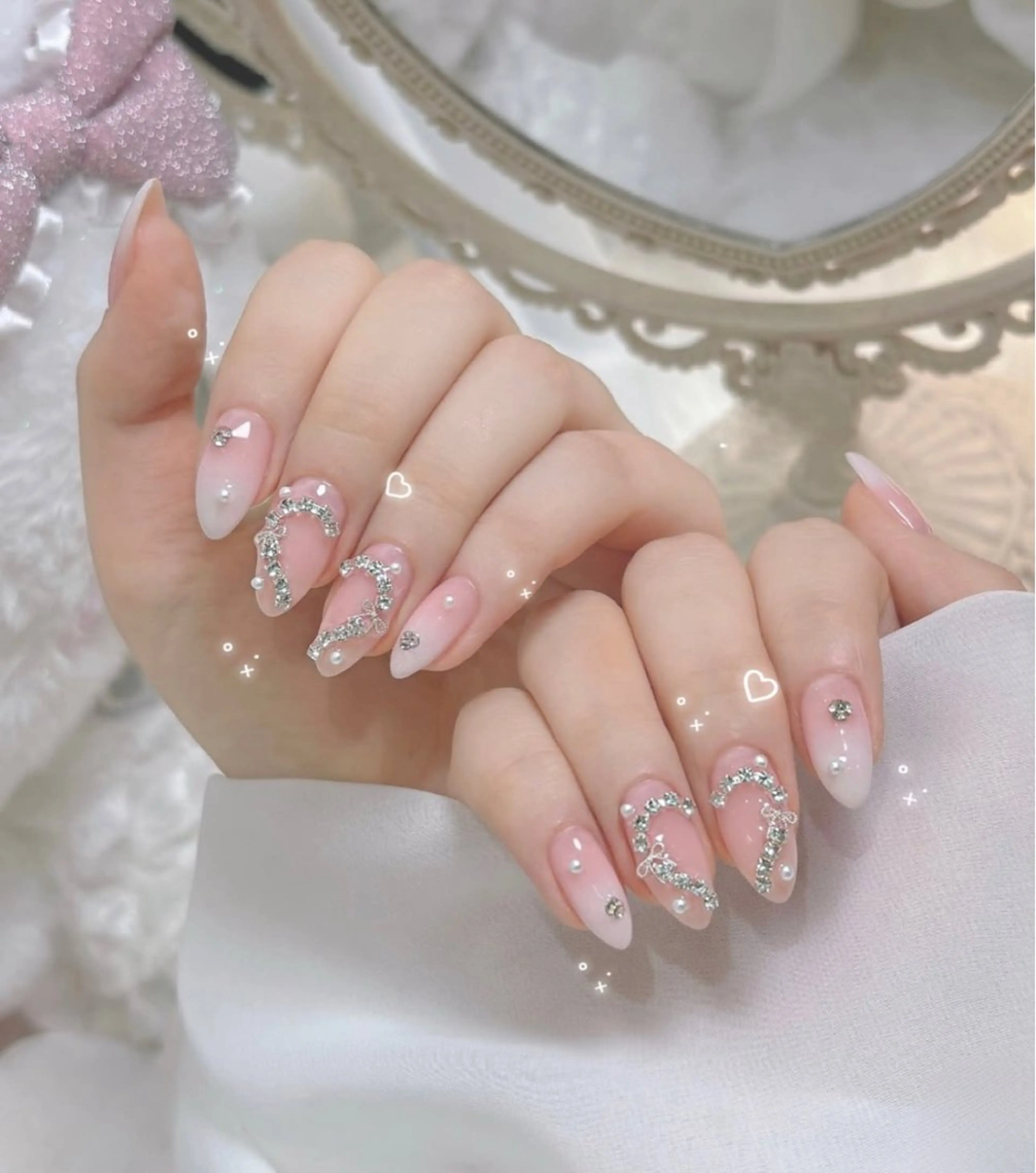 ネイル フレンチネイル キラキラネイル マグネットネイル ミラーネイル ニュアンスネイル ハンドネイル Lyn TA Nailのネイルデザイン