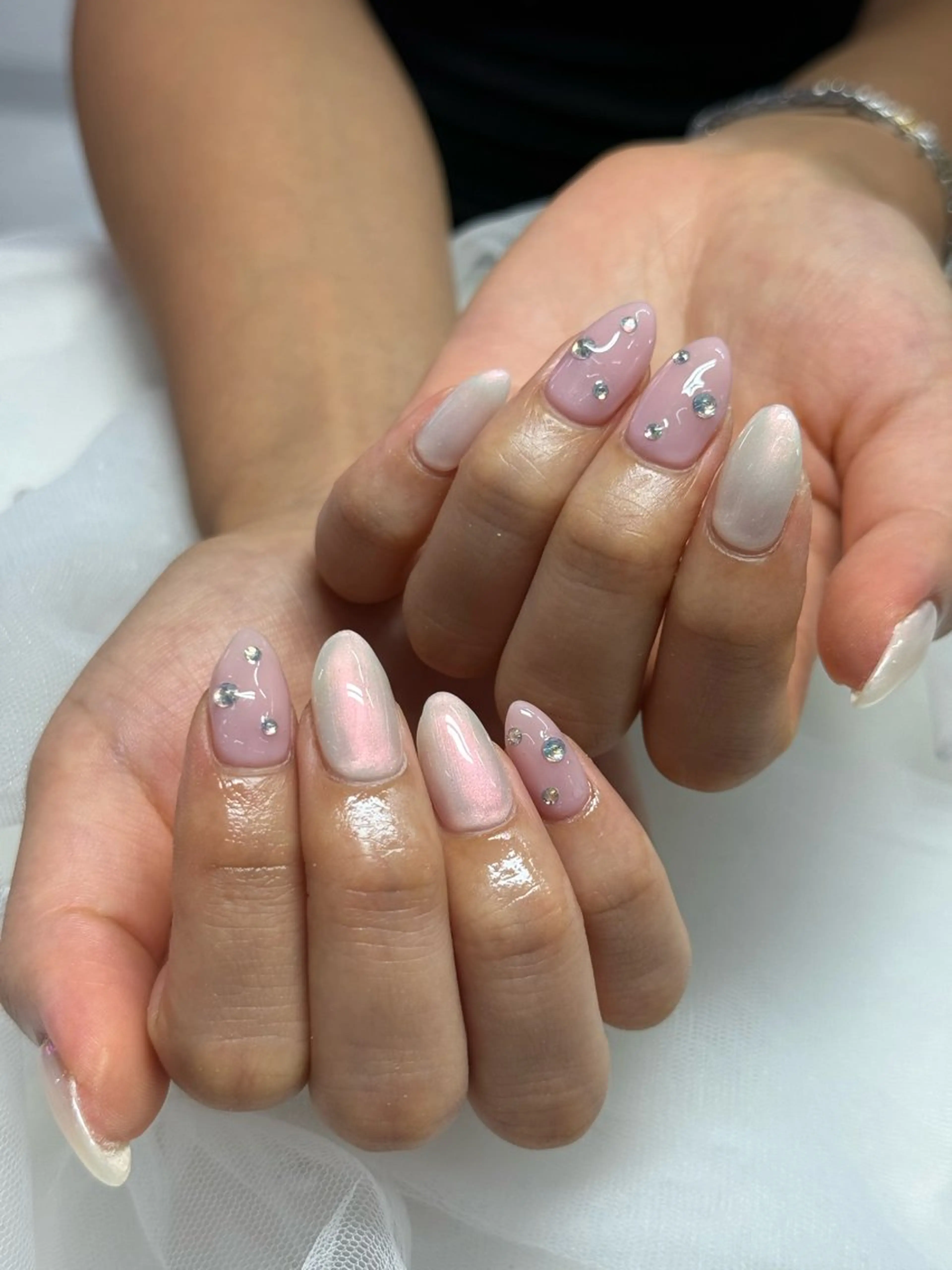 ネイル オーロラネイル ハンドネイル WOLTOKYO yunaのネイルデザイン