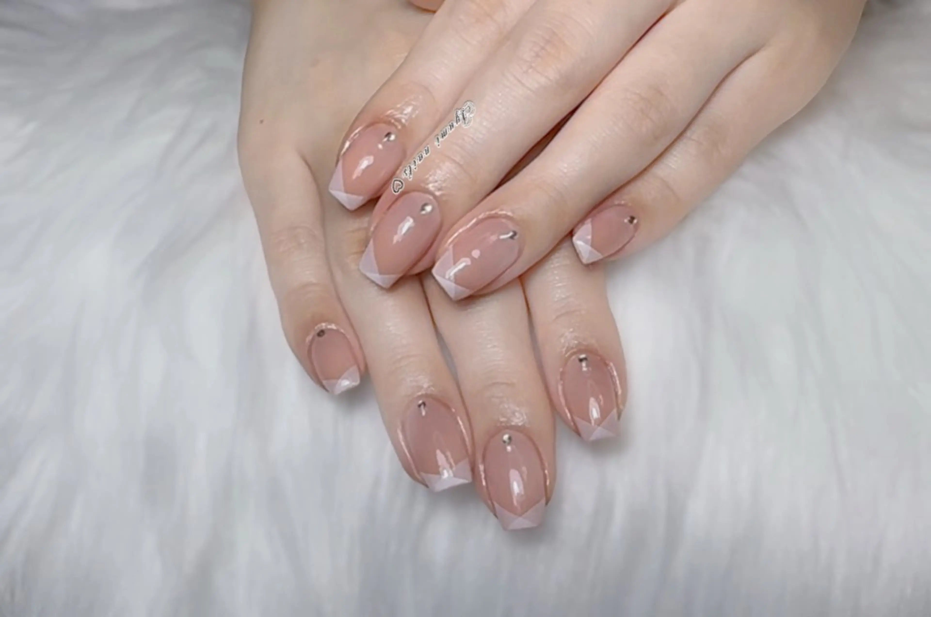 ネイル 持ち込み YUMI ニュアンスnailsのネイルデザイン
