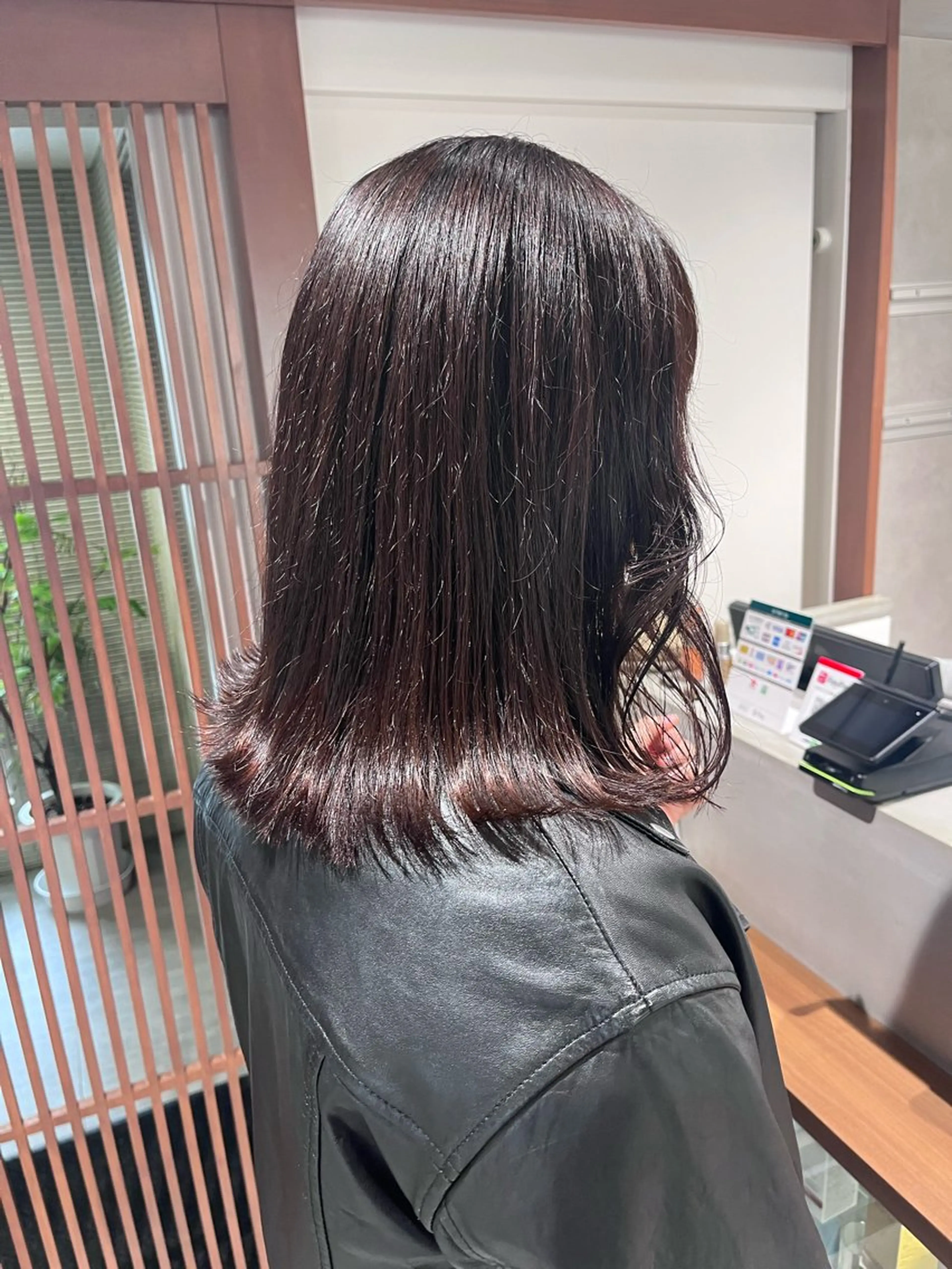 セミロング メンズセンターパート /フェザーパーマのヘアスタイル
