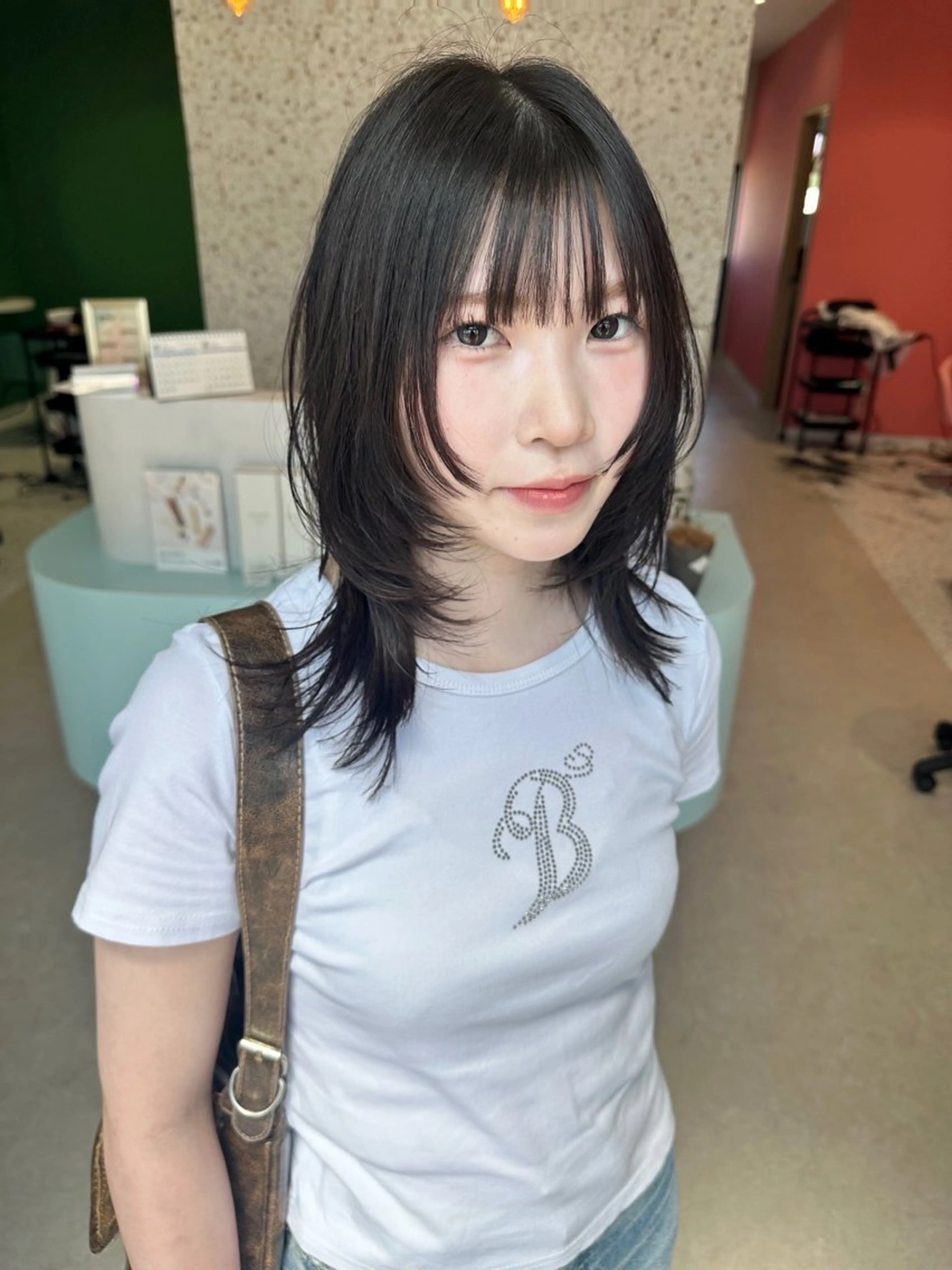 ミディアム レイヤーカット mOre所属・鎌田 里緒奈のヘアスタイル