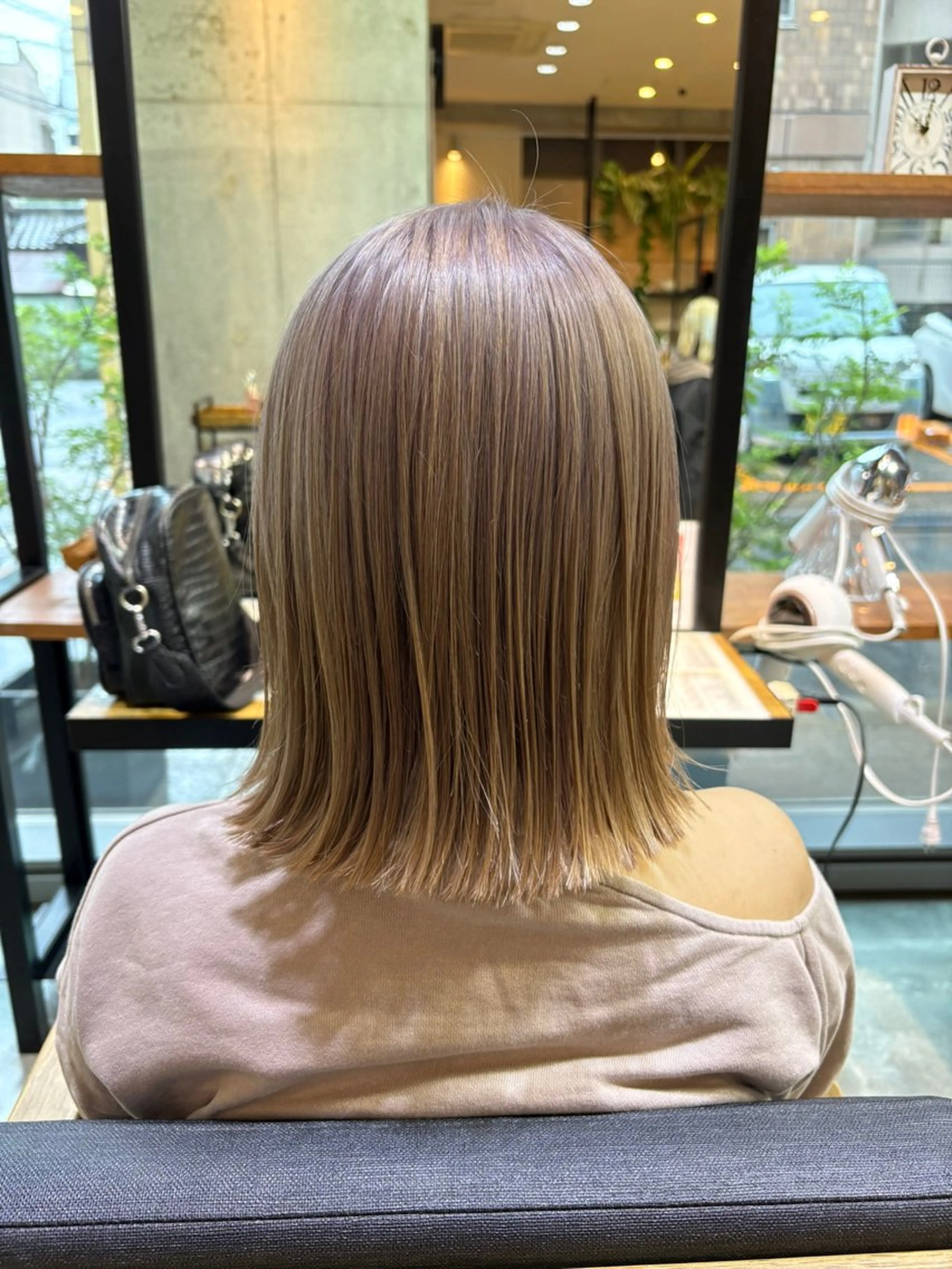 ショート カラー ベージュカラー ミルクティーベージュ ボブ カット ヘアカラー トリートメント 🎀たな 🧸のヘアスタイル