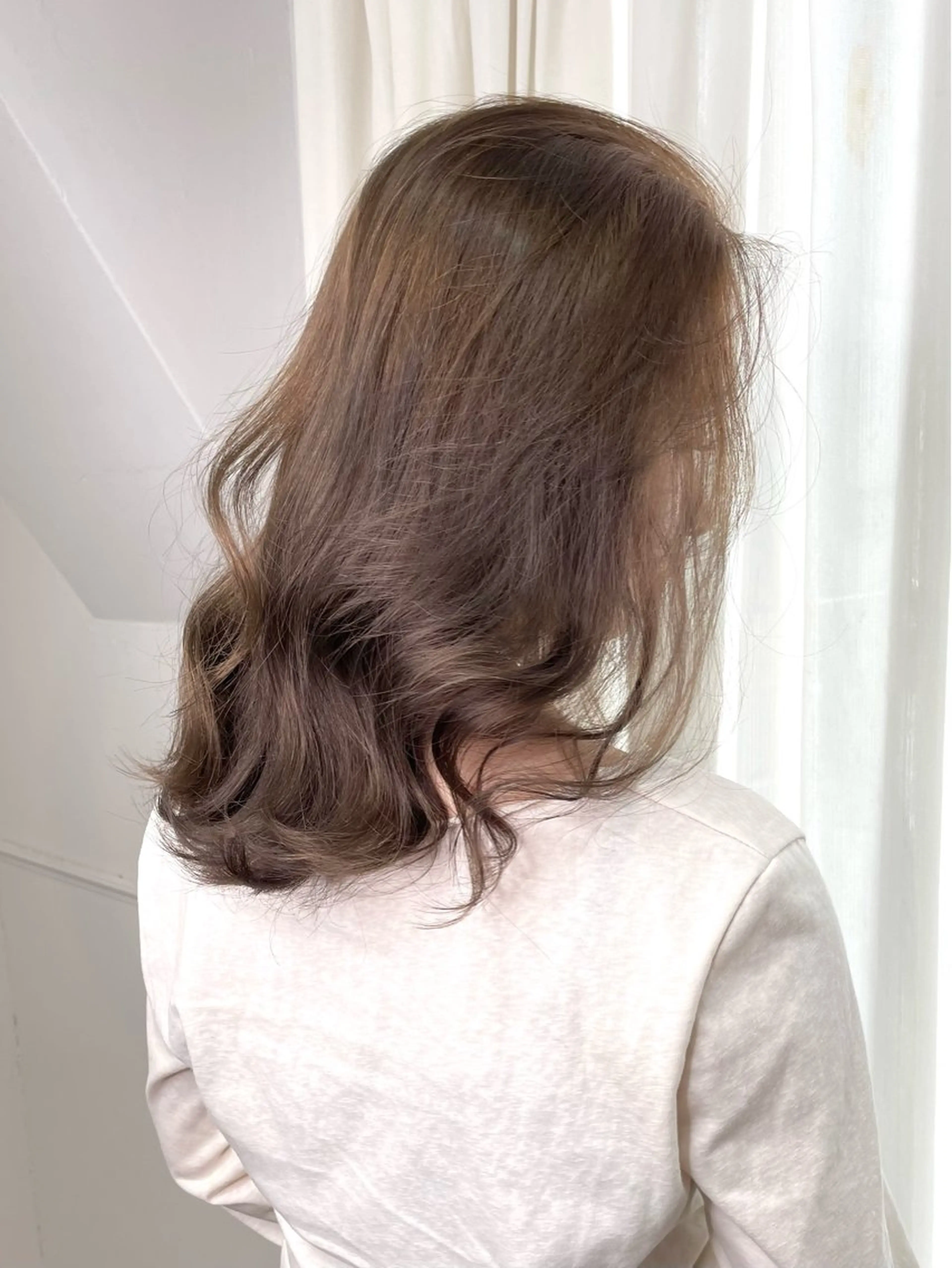 ミディアム カラー ヘアアレンジ アッシュ ベージュカラー ブリーチ 透明感カラー ダブルカラー カット ヘアカラー トリートメント maoブリーチ無し 似合わせカラーのヘアスタイル