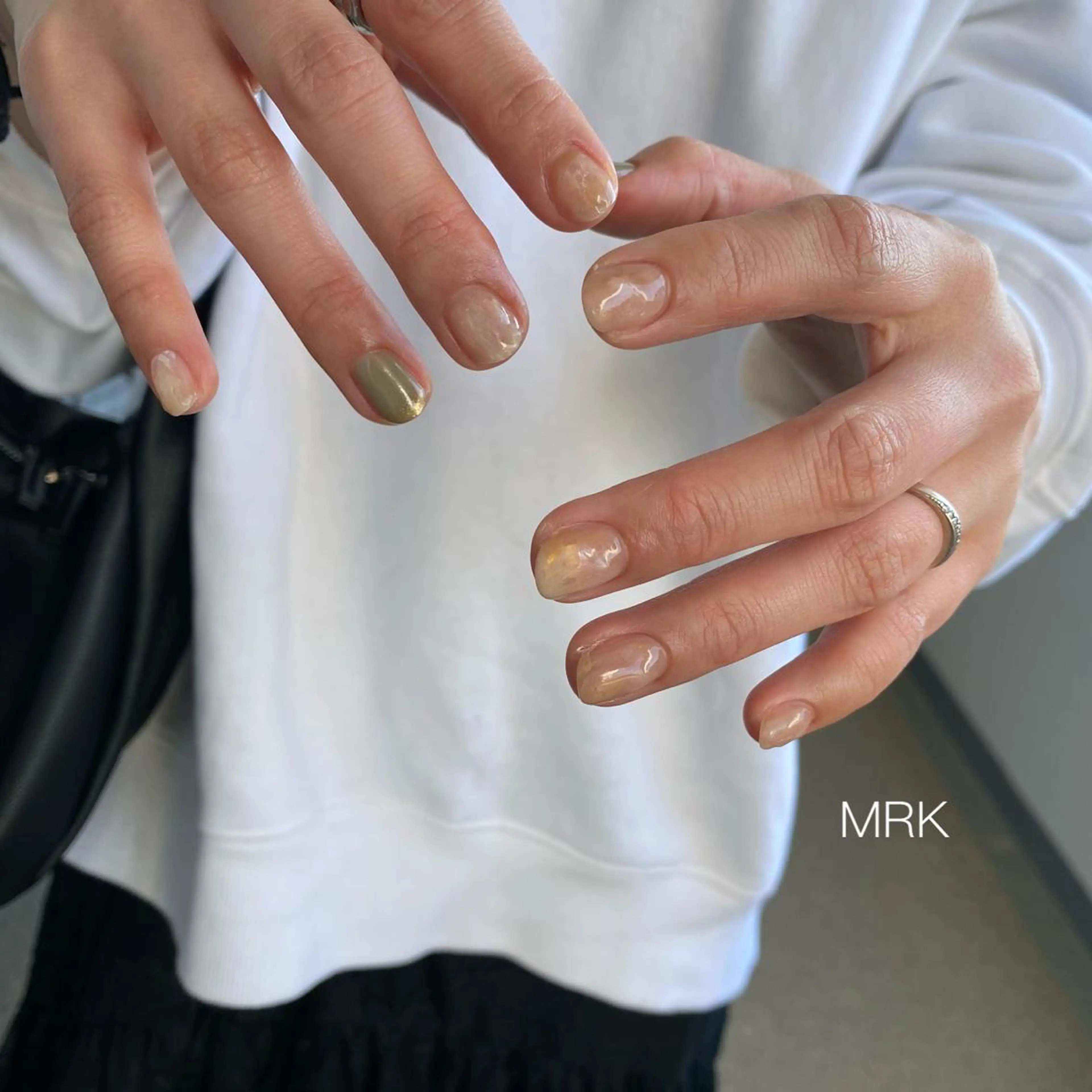 ショート ネイル ミラーネイル ニュアンスネイル ハンドネイル MARUKO nailのネイルデザイン