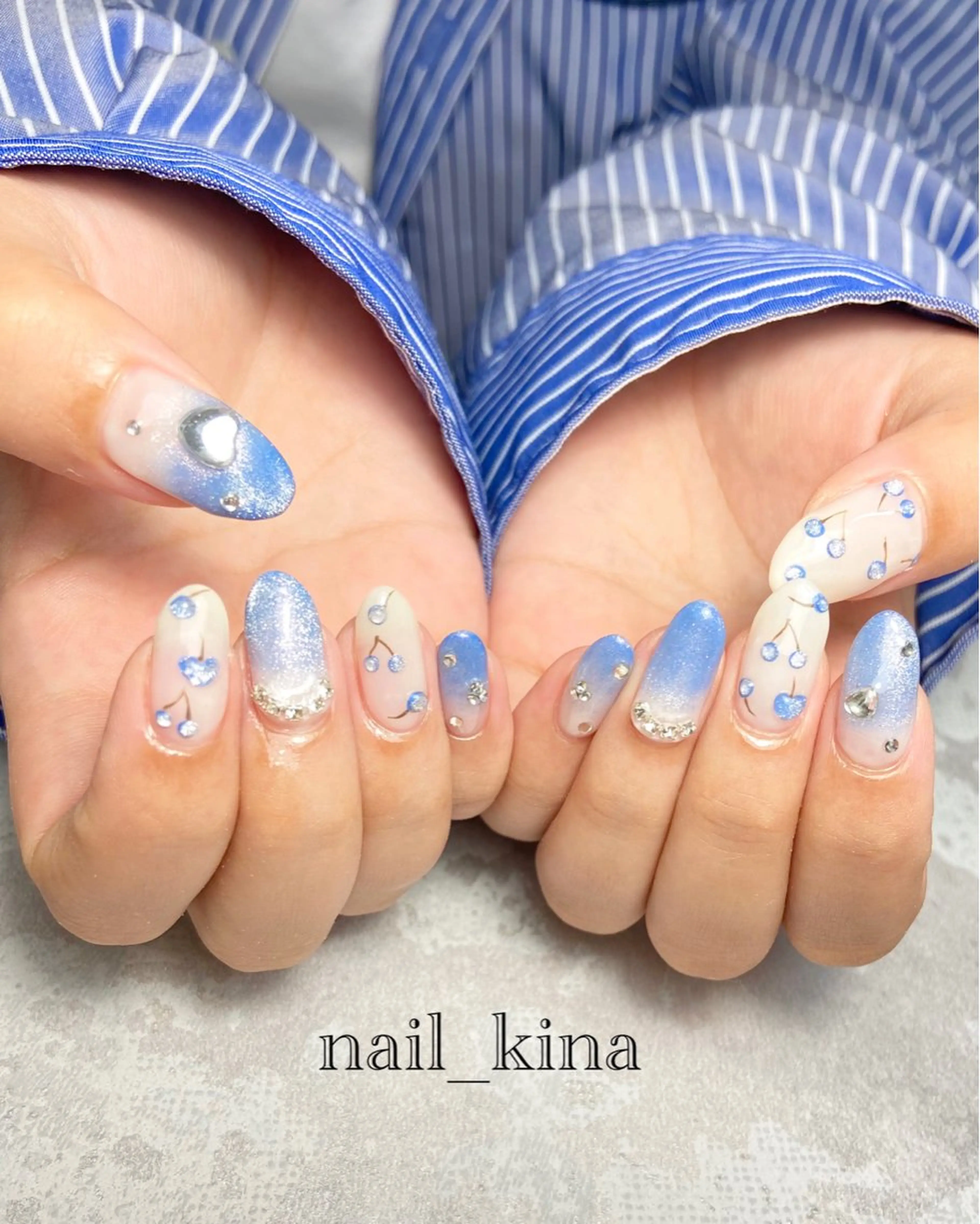 ネイル ブルー 長さ出し ワンホンネイル ハンドネイル nail_ kinaのネイルデザイン