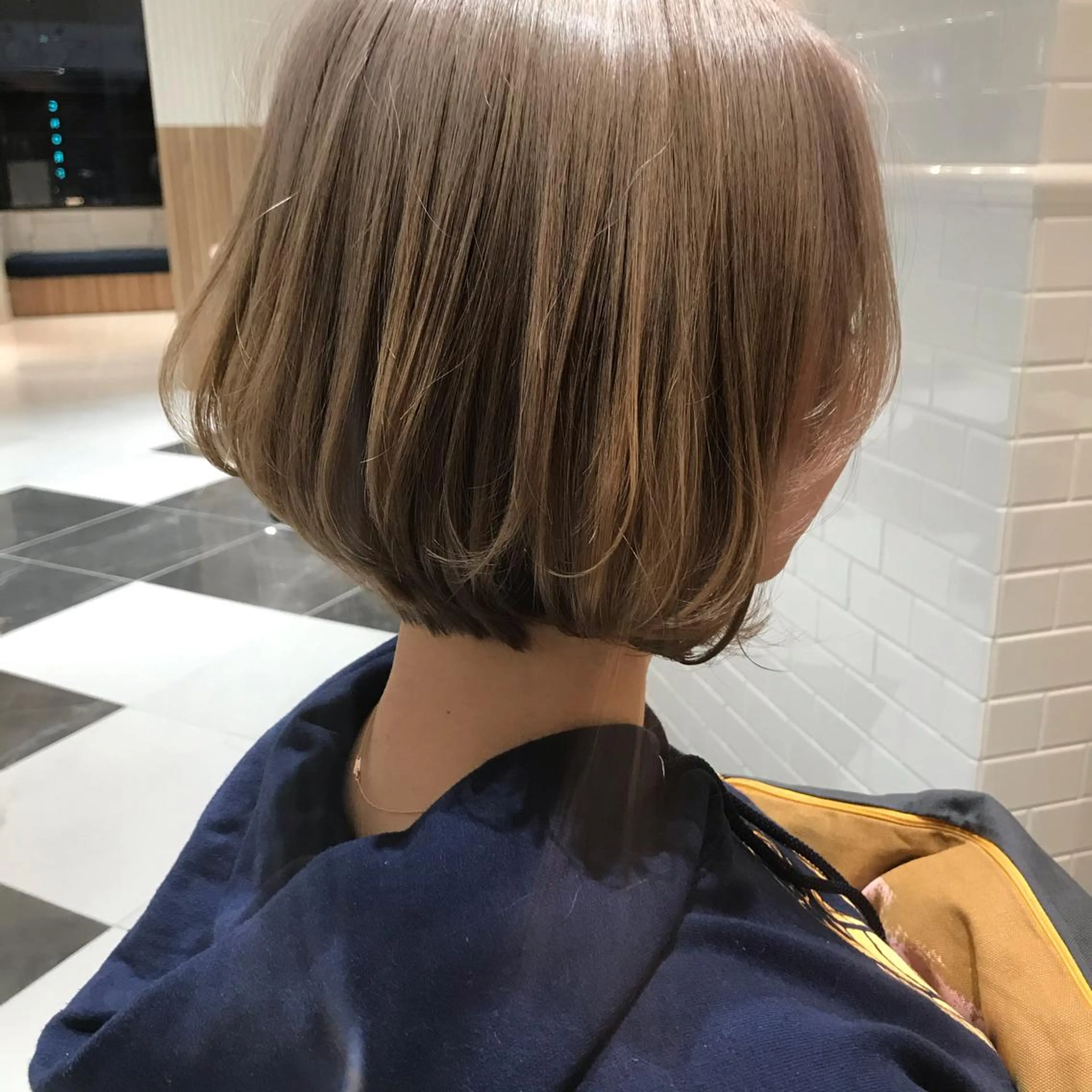 ショート カラー アッシュ アッシュグレー バレイヤージュ ベージュカラー ブリーチ ボブ/ハイトーン 立川loose 下田のヘアスタイル