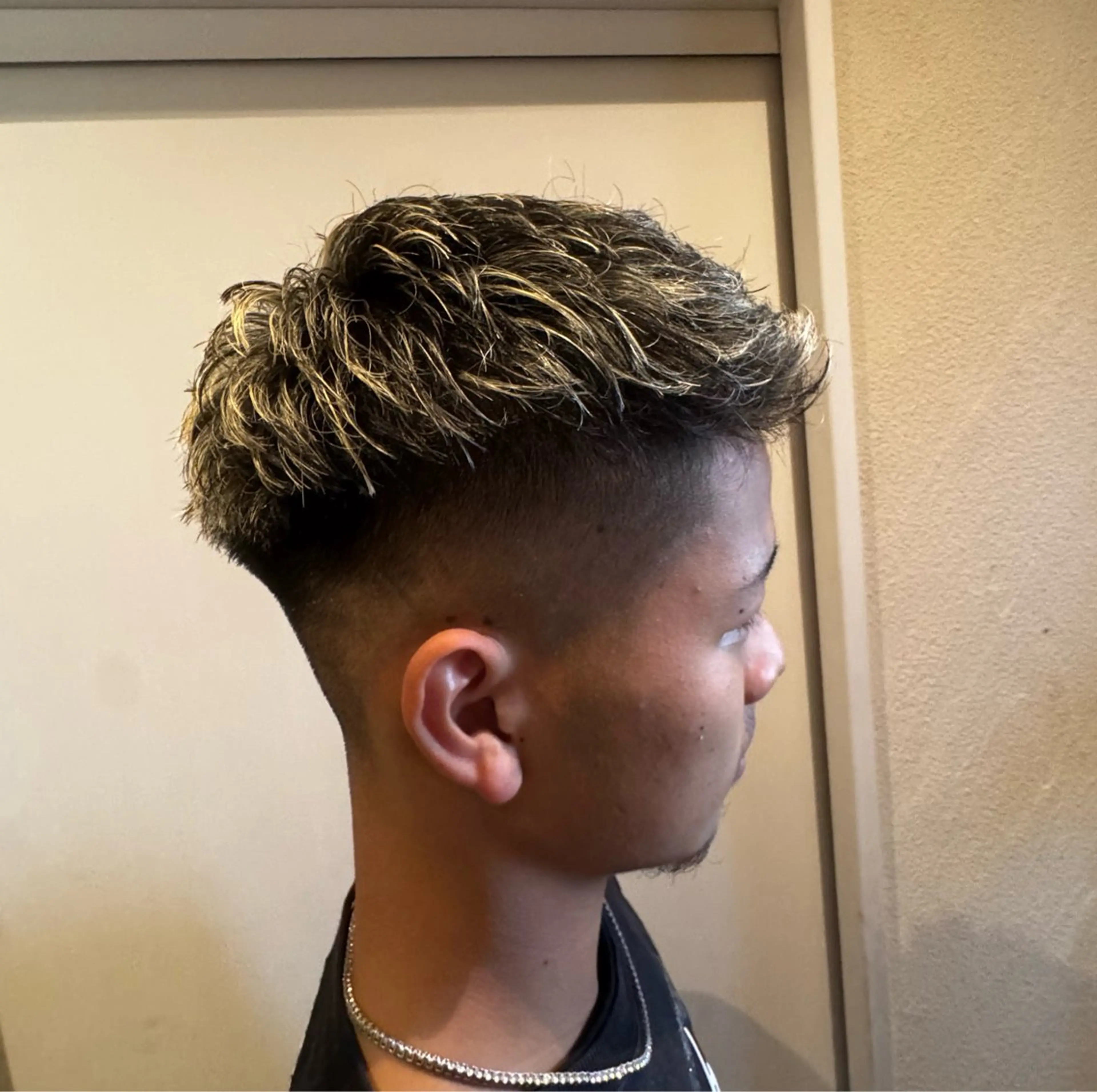 メンズ メンズメッシュ ヘアカラー 難波Oli SHUTAのヘアスタイル