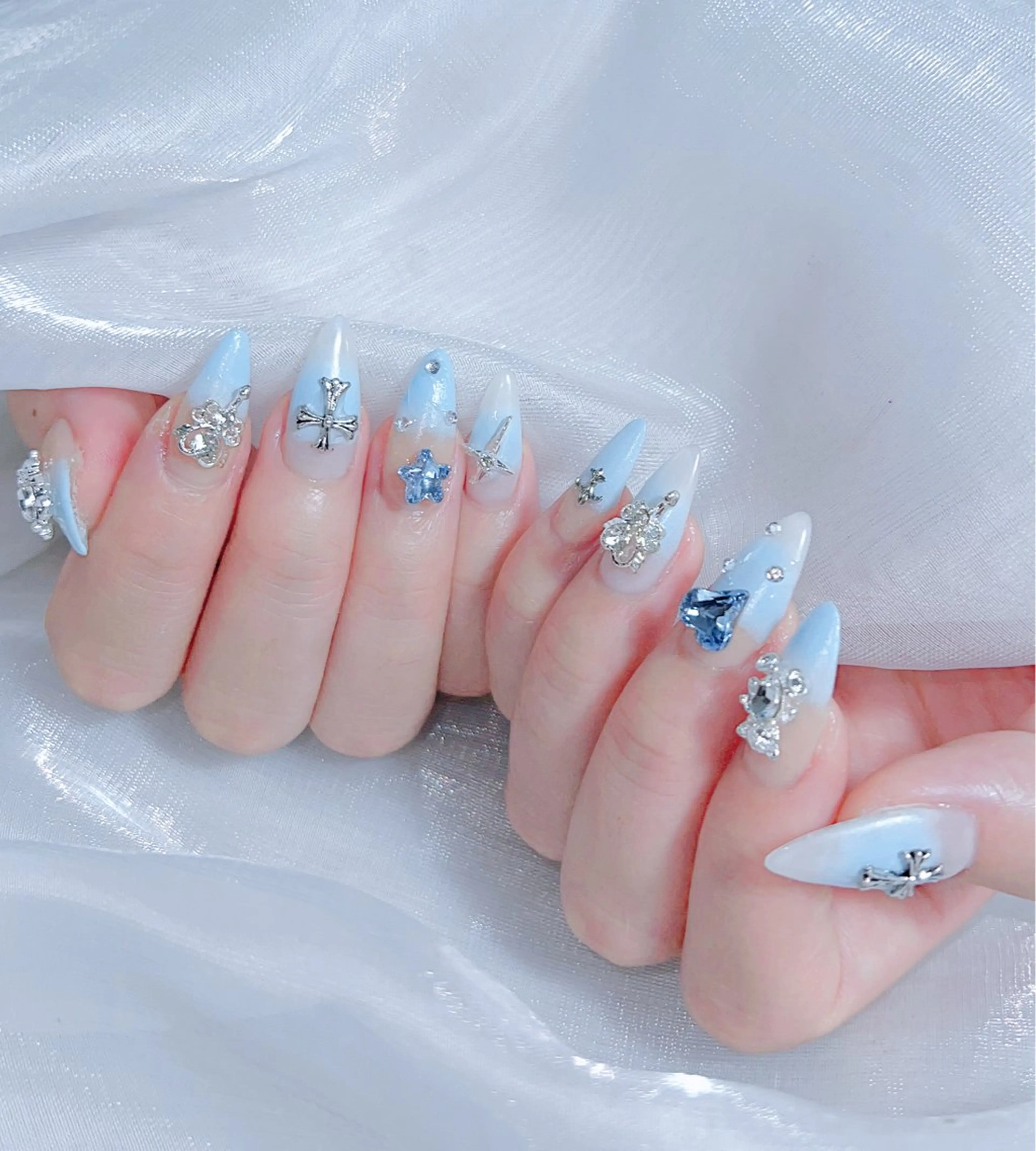 ネイル オーロラネイル クリアネイル フラッシュネイル ジェルネイル グラデーション ハンドネイル LilyLala Nailsalonのネイルデザイン