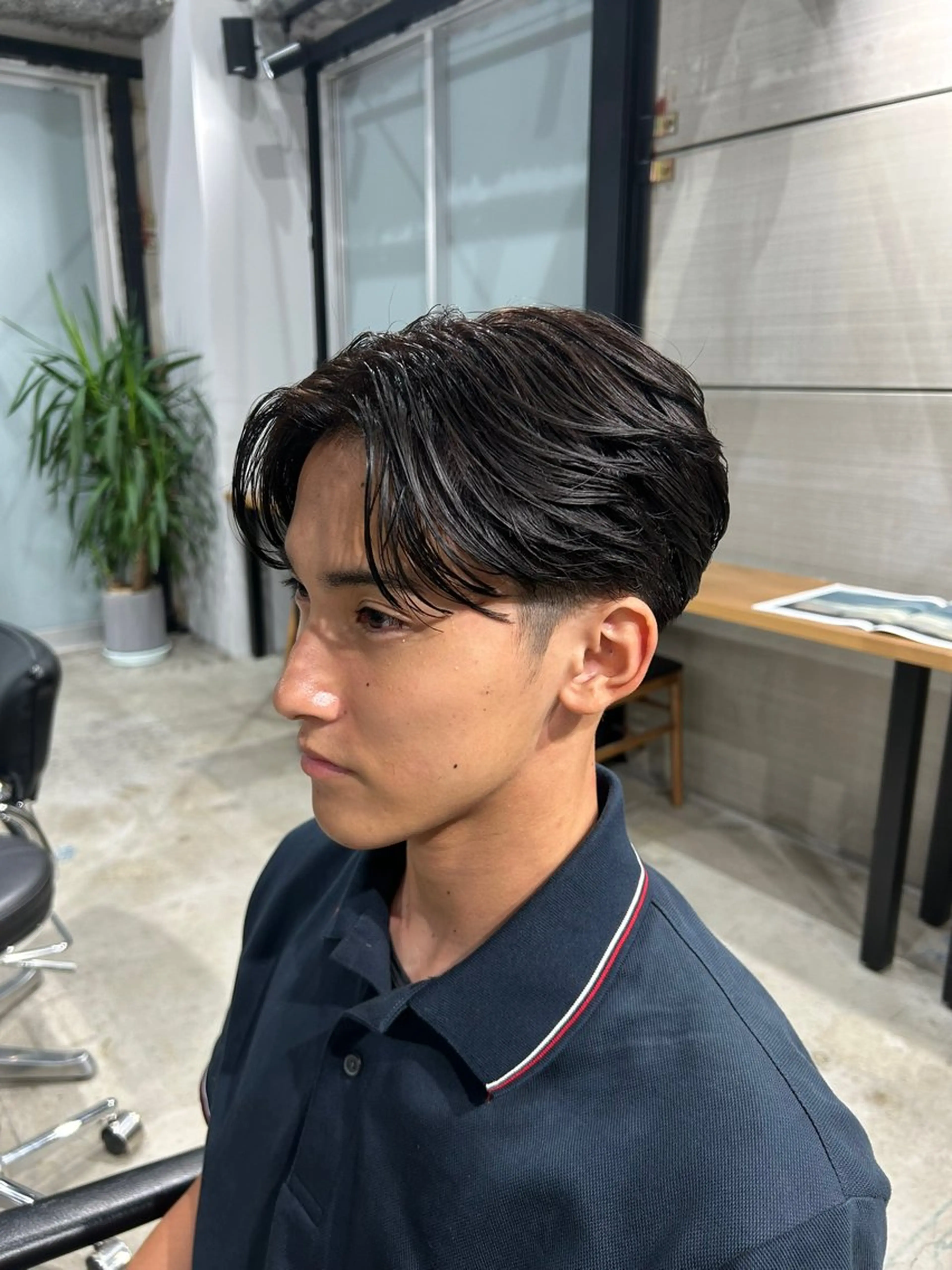 ショート カラー メンズ メンズブリーチ ビジネス ダウンパーマ フェードカット フェザーパーマ ヘアカラー ブリーチなしブラウン /リタッチ/ANRIのヘアスタイル
