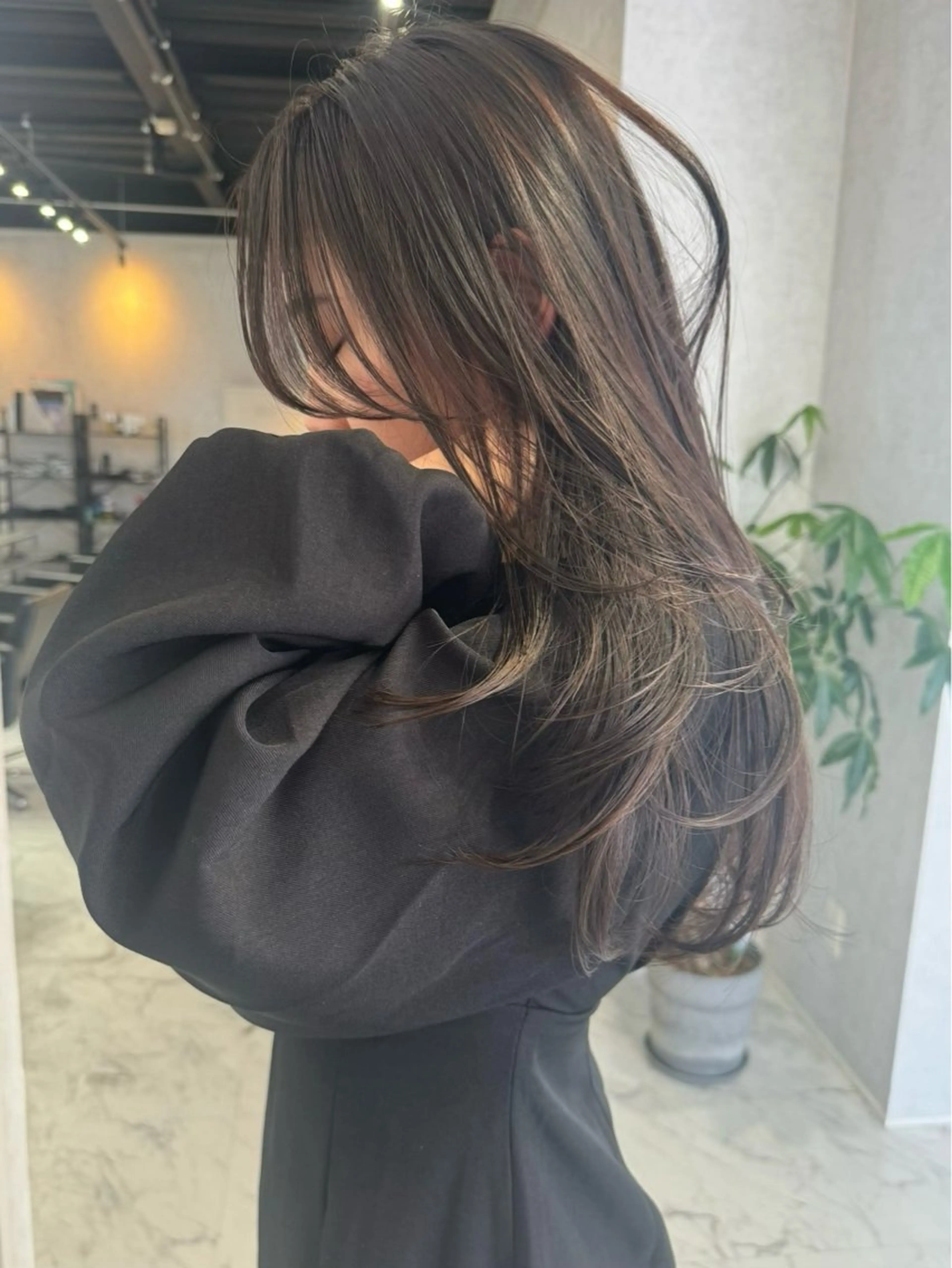 ロング カラー ヘアアレンジ バレイヤージュ ブリーチ ダブルカラー ハイライトカラー ハイトーンカラー カット アンドウ ユウ/ レイヤーカット/韓国のヘアスタイル