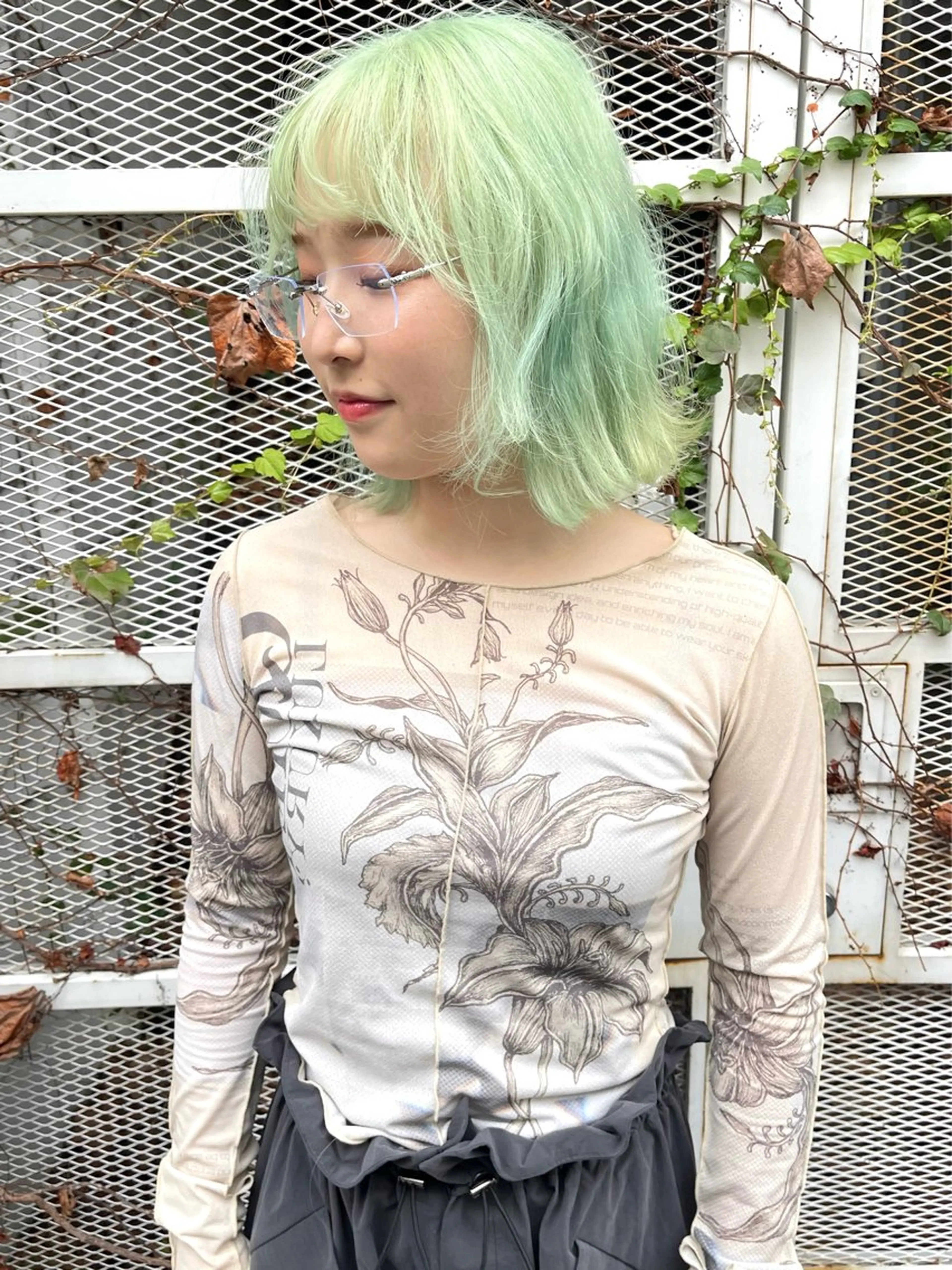 ショート カラー ミント カット ヘアカラー トリートメント 髪質改善ｶﾗｰ ｹｱﾌﾞﾘｰﾁ/ﾀﾑのヘアスタイル