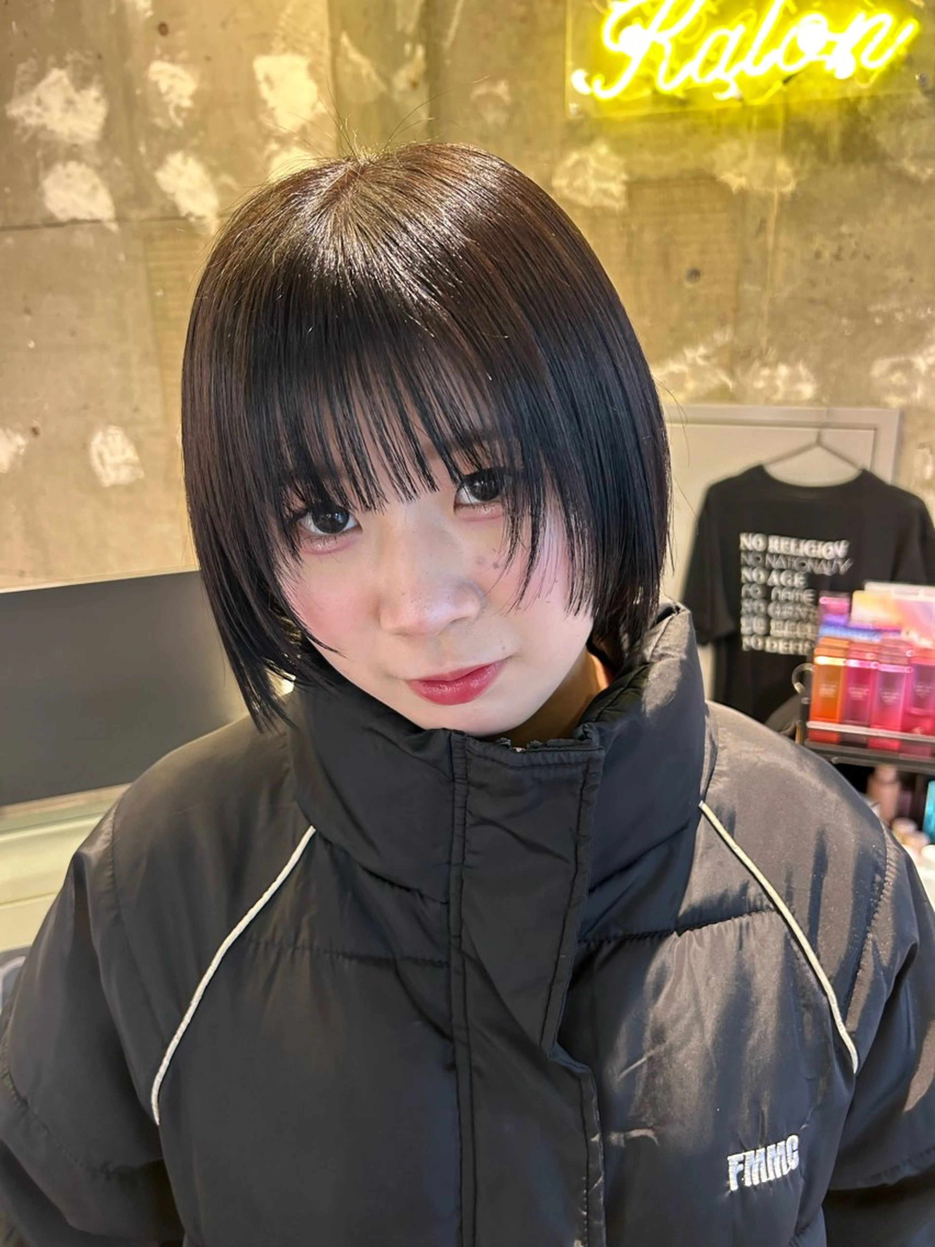 ショート カラー レイヤーカット カット ヘアカラー mira🍓★ nailのネイルデザイン