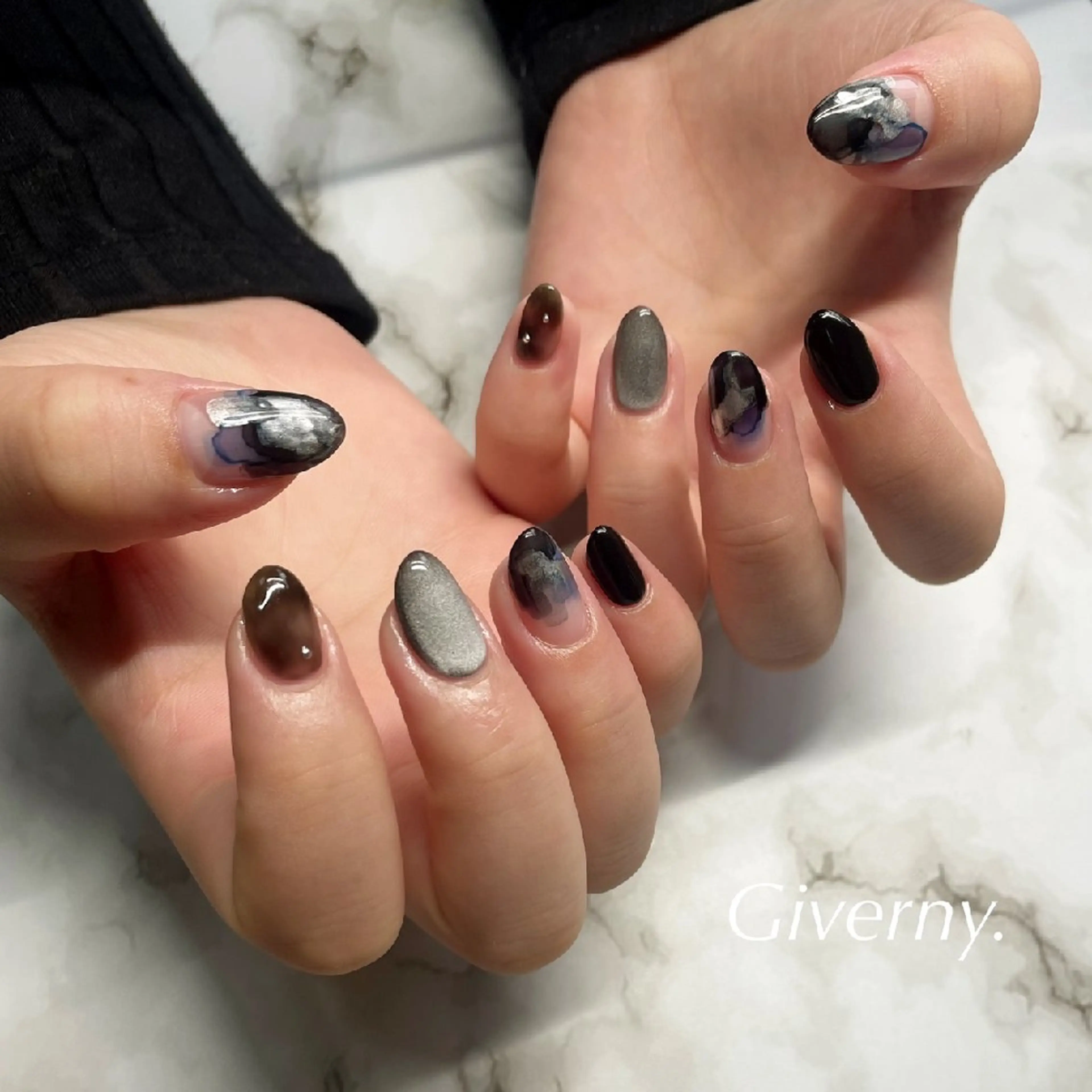 ネイル マグネットネイル ニュアンスネイル ハンドネイル Giverny .のネイルデザイン