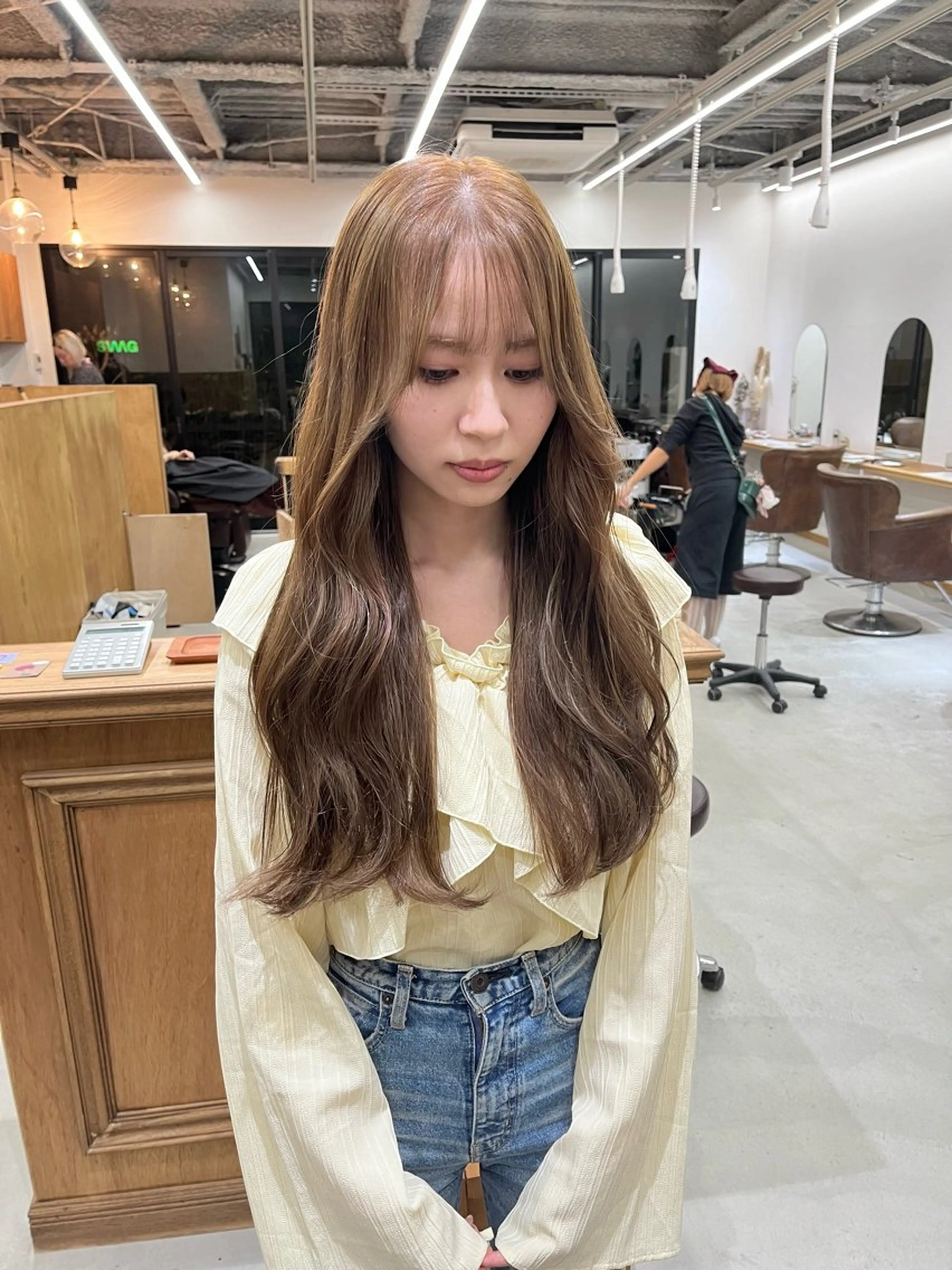 ロング カラー ヘアアレンジ ベージュカラー ブリーチ ダブルカラー ブリーチなしカラー オリーブベージュ カット ヘアカラー トリートメント ena/ブリーチなし 暖色・ベージュ🎀のヘアスタイル
