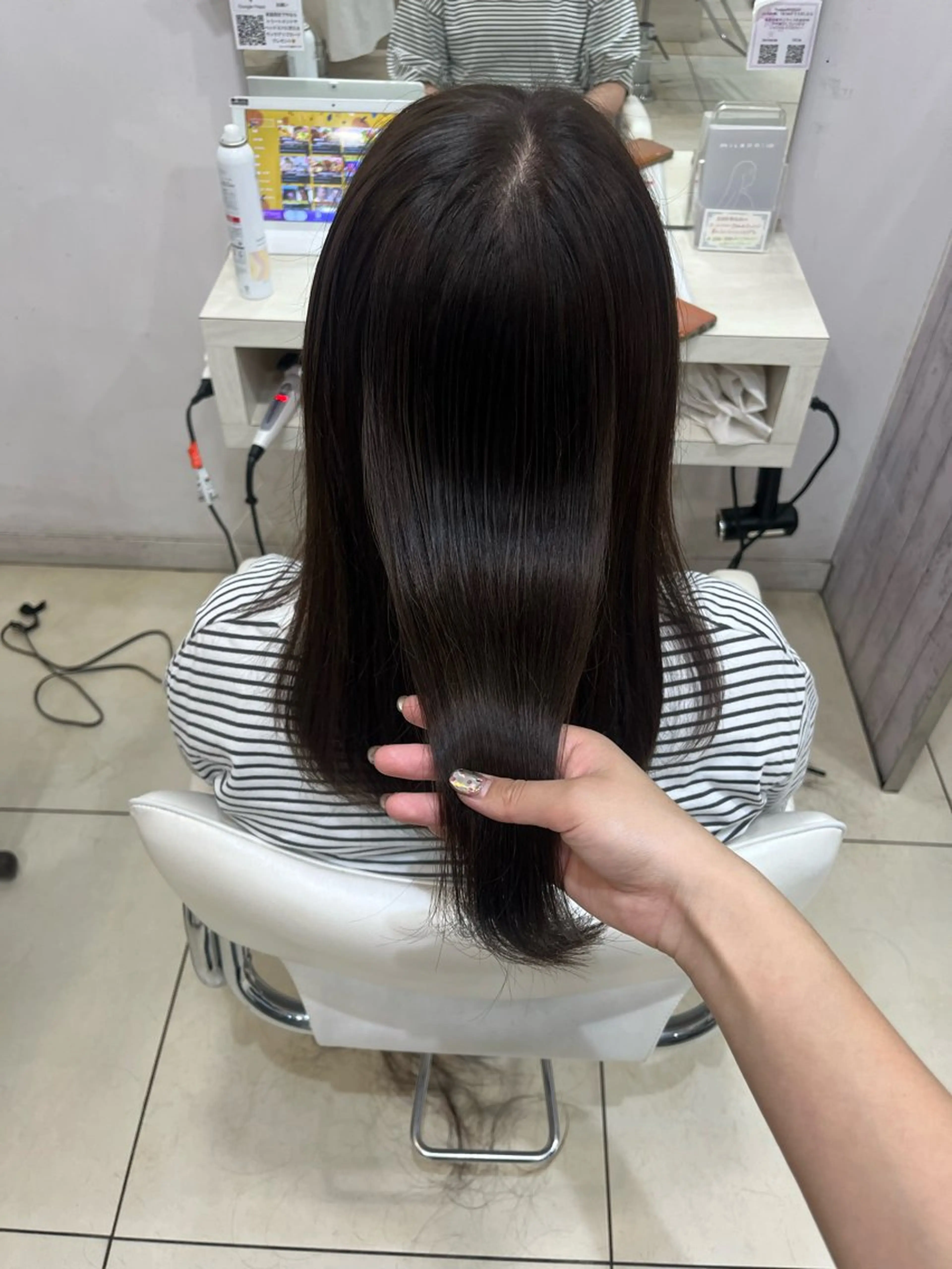 セミロング ヘアカラー トリートメント 【髪質改善カラー】 あむ·. ⟡ 🖤のヘアスタイル