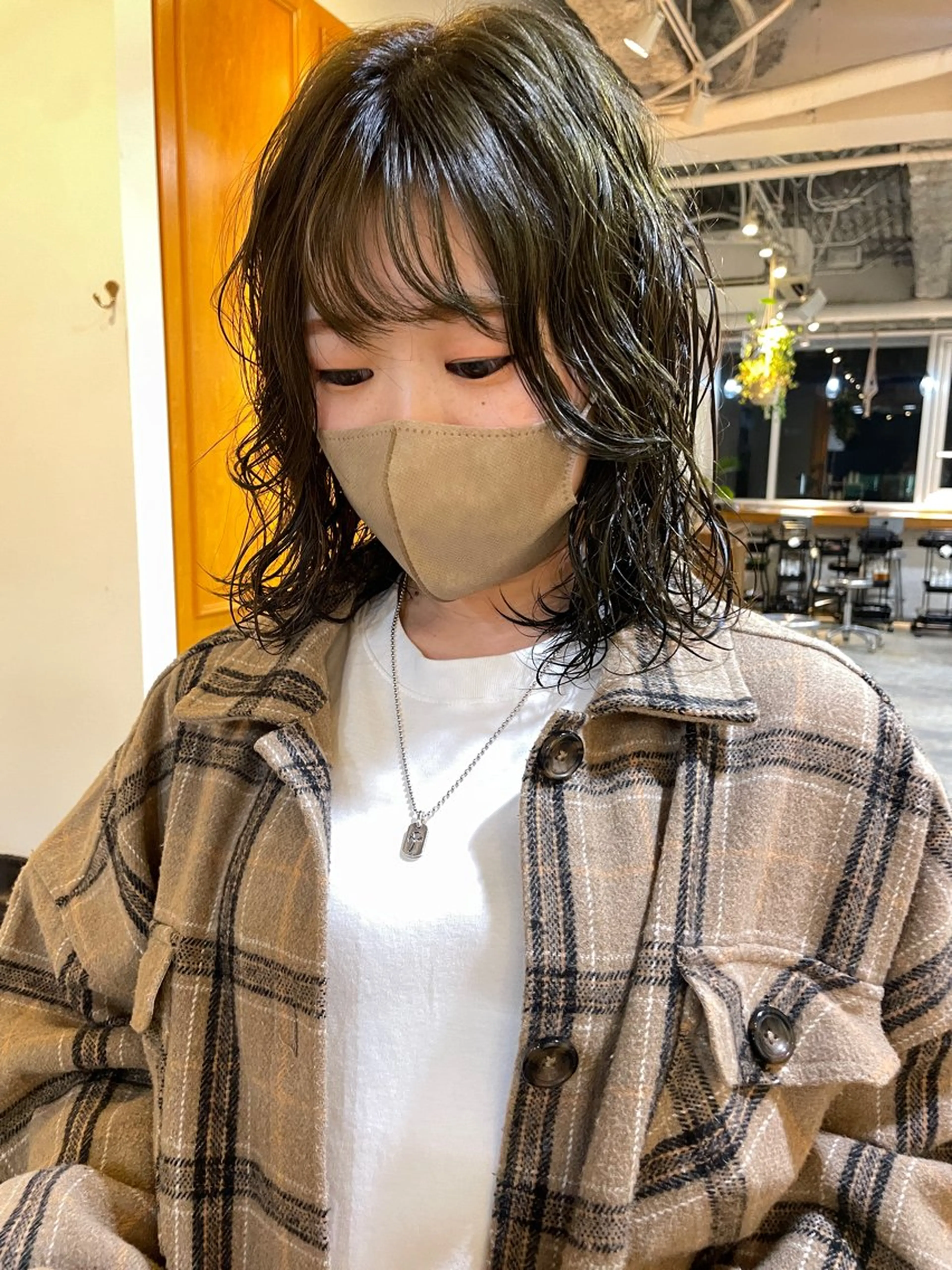 ミディアム カラー ミディアムパーマ 透明感カラー グレージュ オリーブグレージュ オリーブグレー カット ヘアカラー パーマ トリートメント レイヤー／似合わせ TAKUYAのヘアスタイル