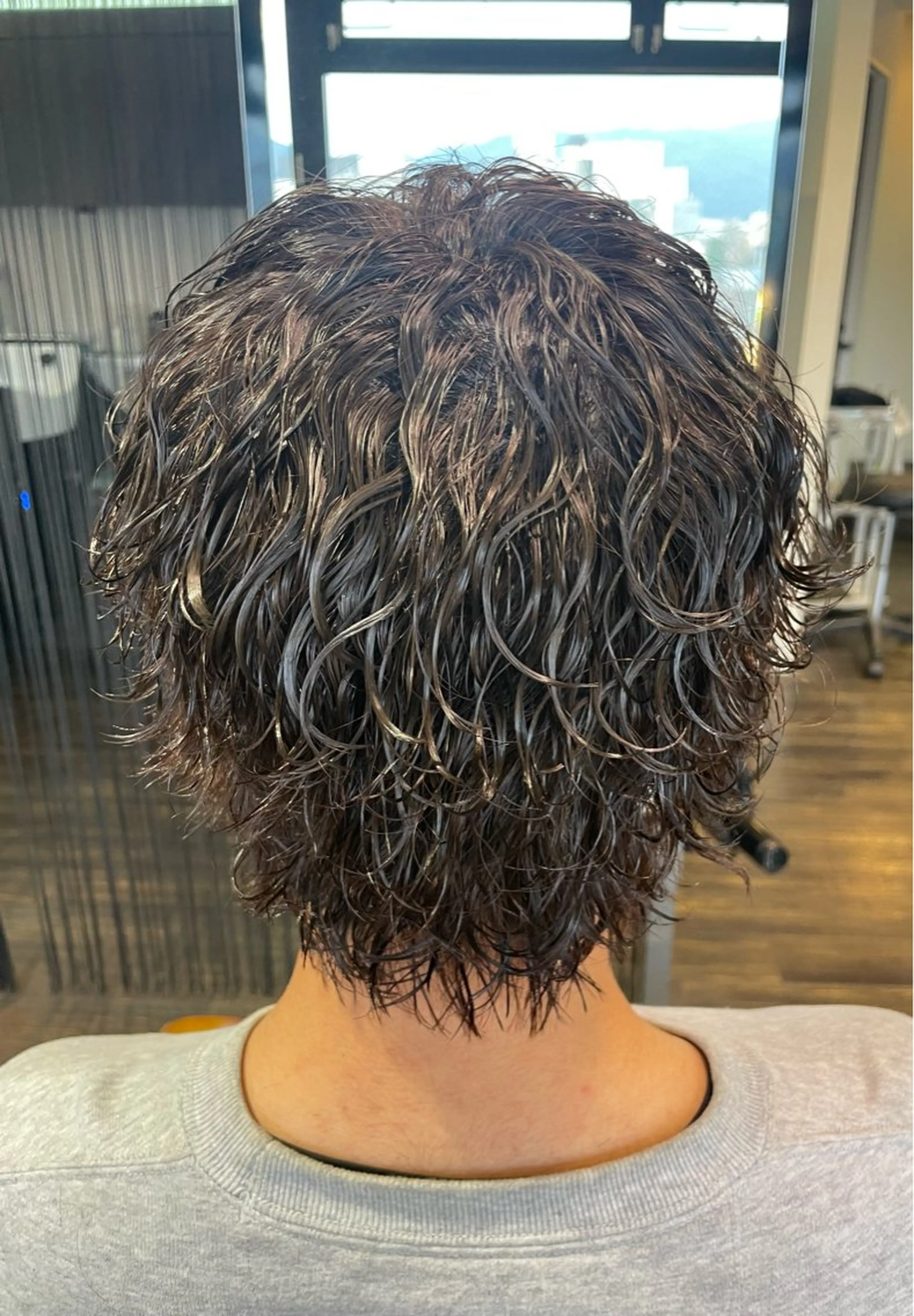 パーマ メンズ メンズパーマ 波巻きパーマ メンズウルフカット ウルフカット カット パーマ 佐藤 綾郁のヘアスタイル