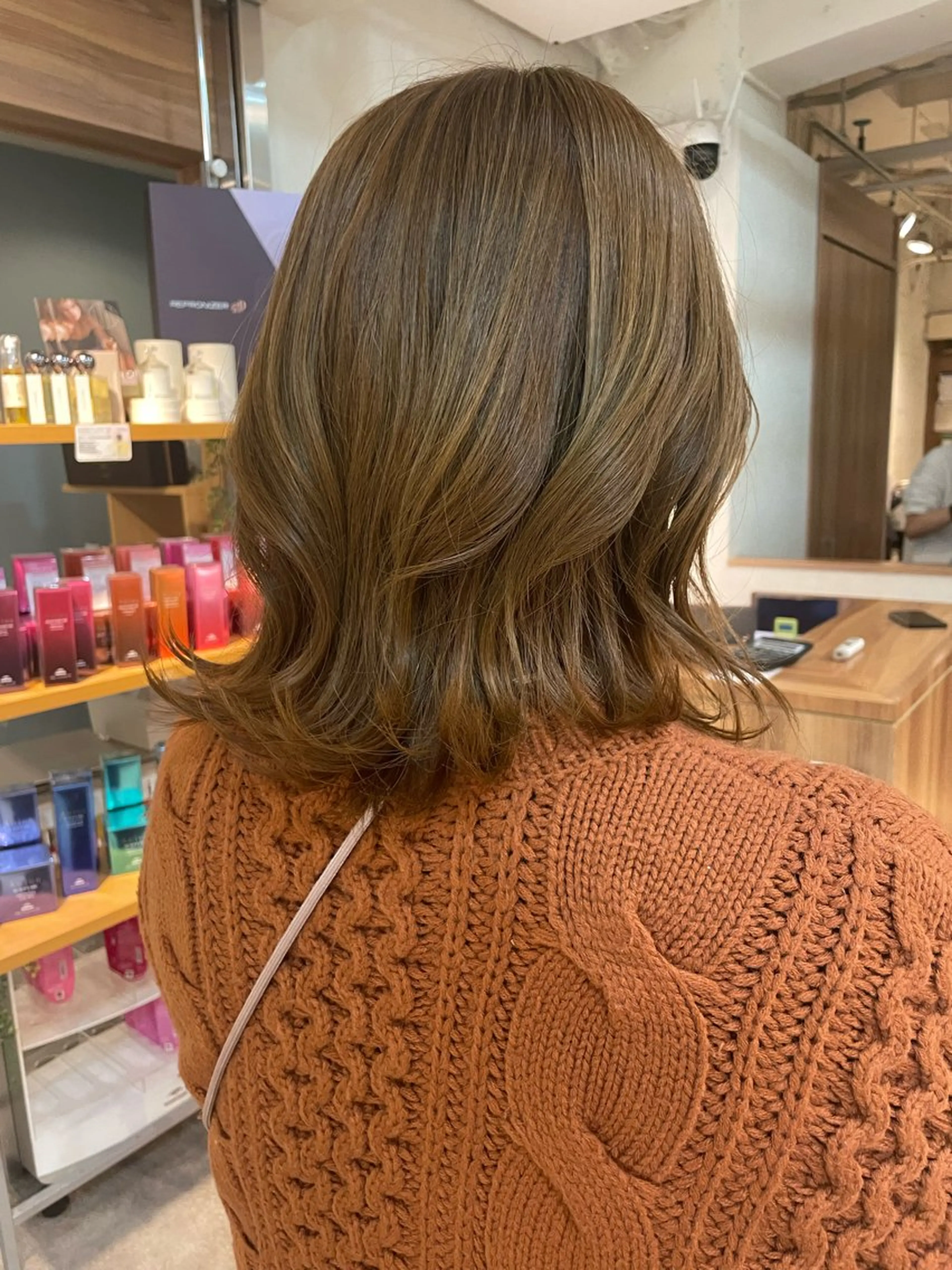 ミディアム カラー 佐藤 結衣のヘアスタイル