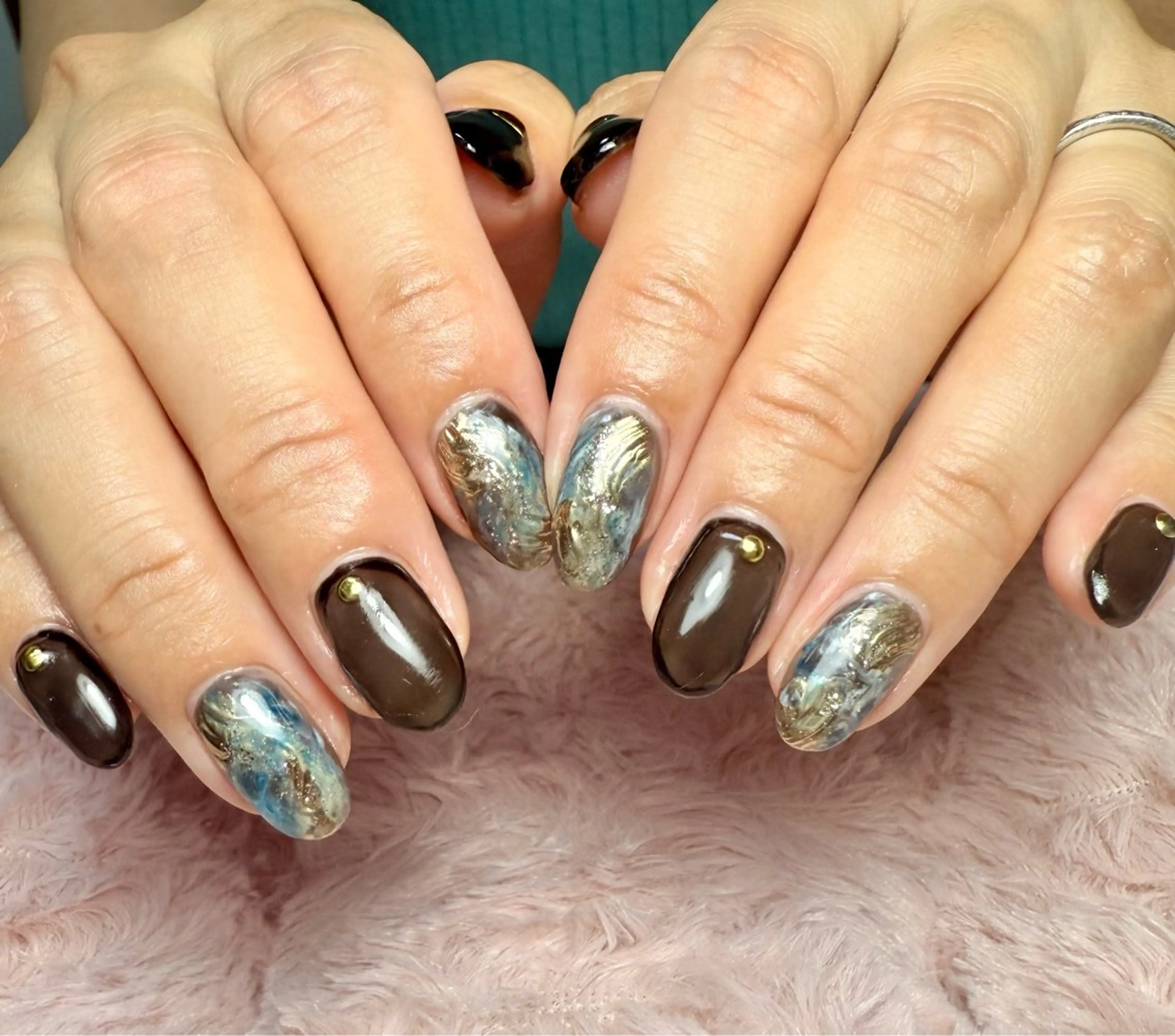 ネイル アニマル柄 アートネイル チークネイル 氷ネイル・うるうるネイル キラキラネイル M.N_ nailのネイルデザイン