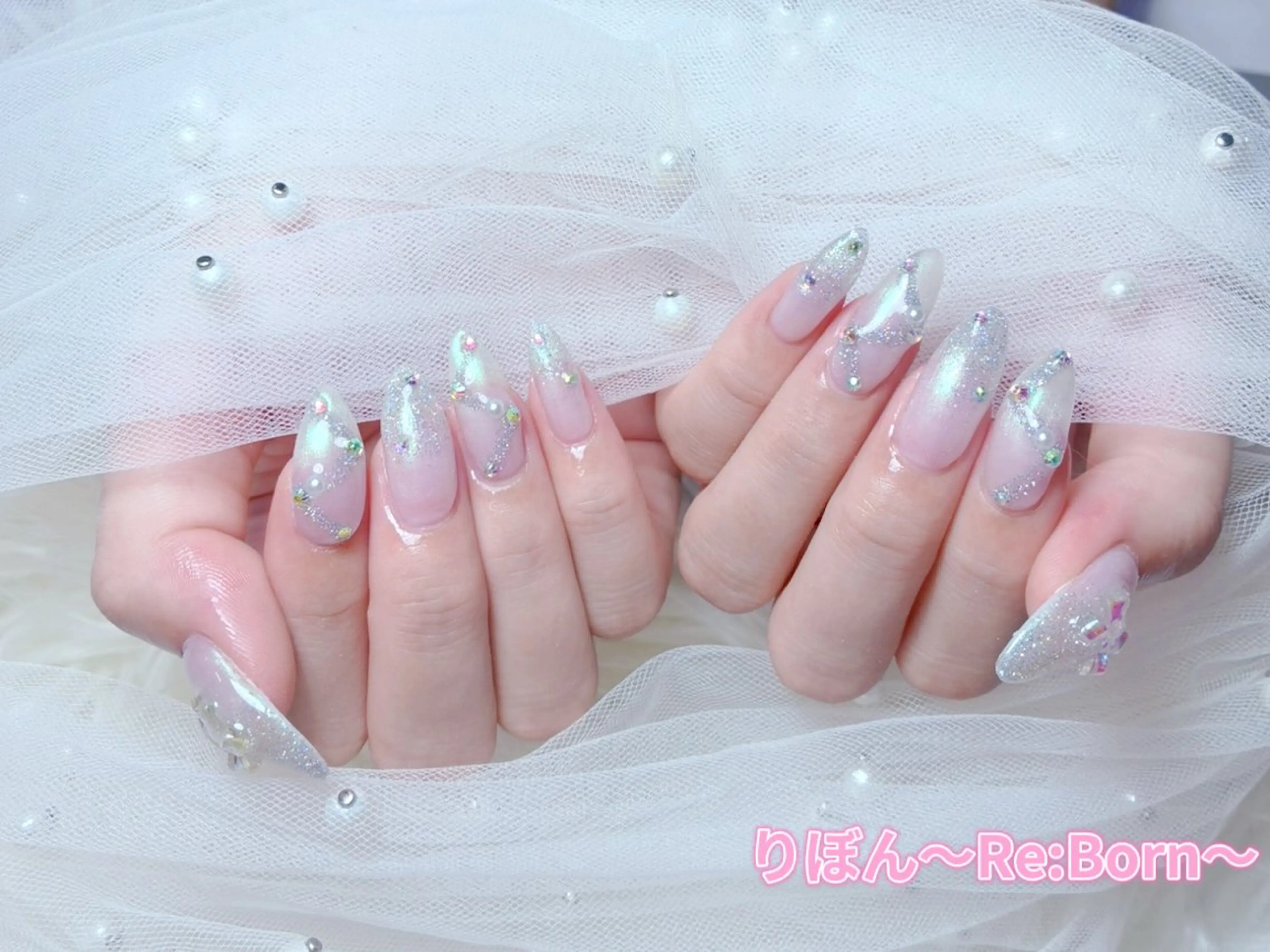 セミロング 韓国風ヘア ハンドネイル りぼん Re:Bonrのネイルデザイン