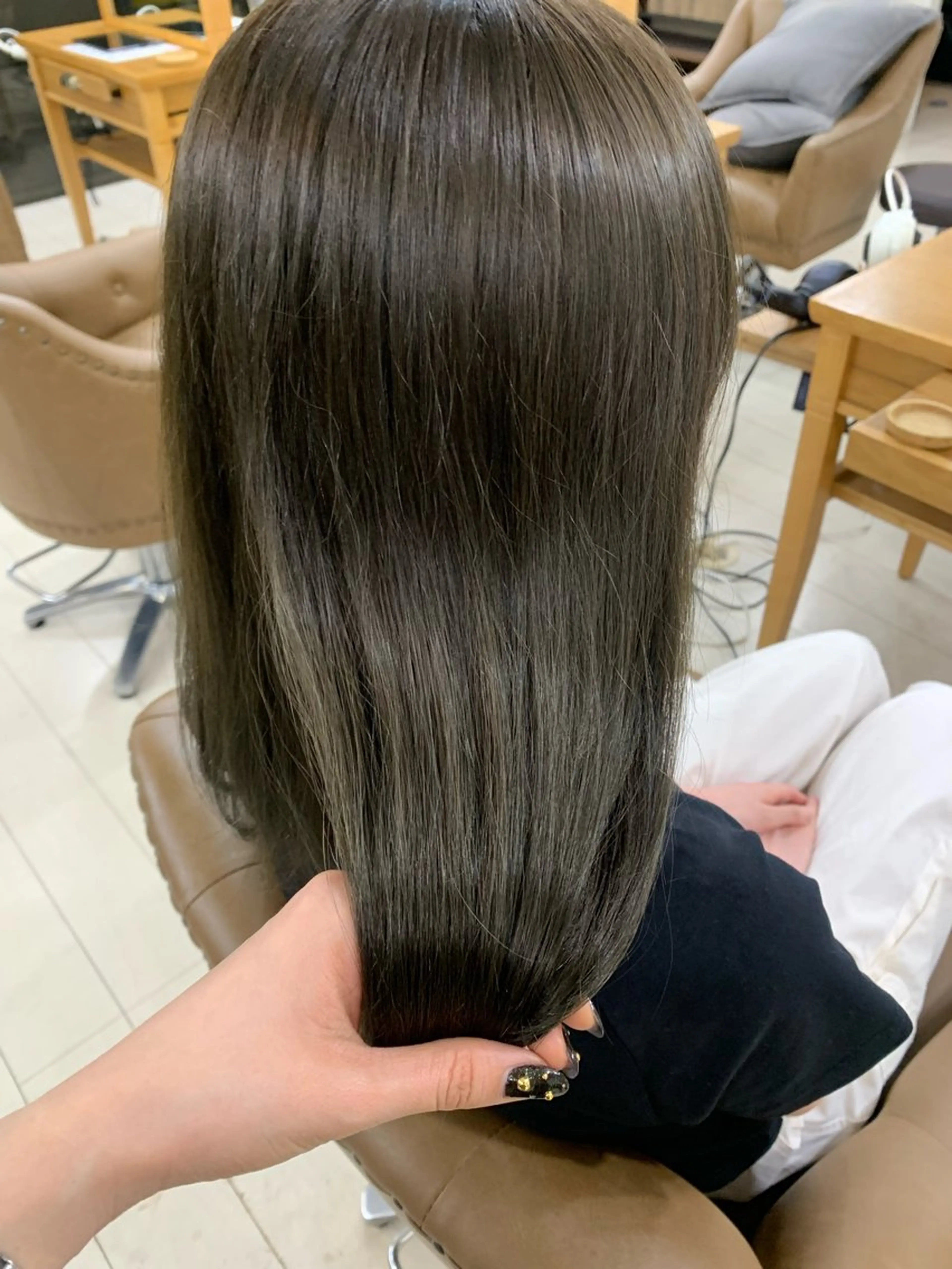 セミロング カラー ヘアカラー トリートメント riho🪻暗髪/ 色持ちがいいカラーのヘアスタイル