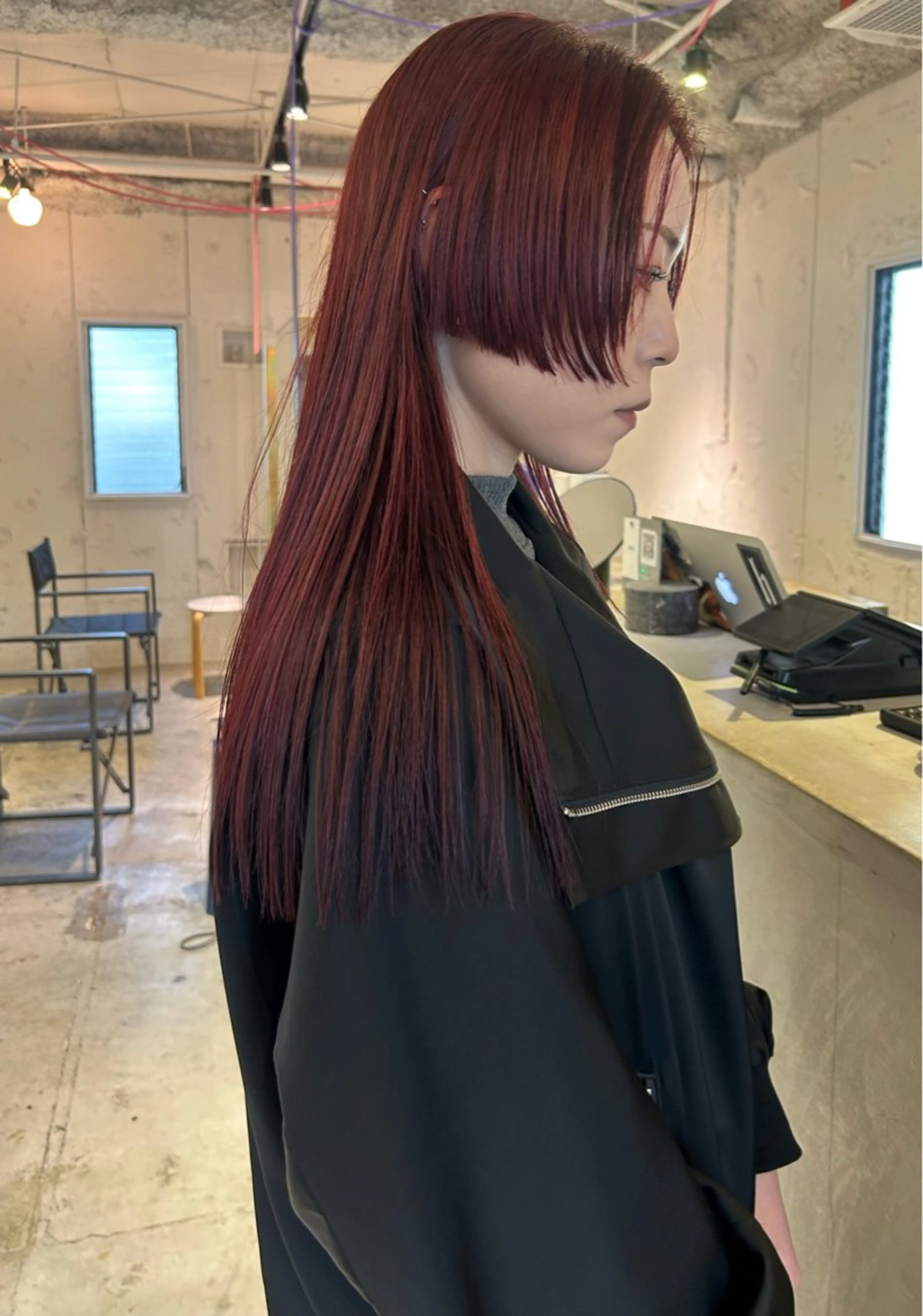 ロング カラー ブリーチ ボルドーカラー ダブルカラー ブリーチなしカラー カット ヘアカラー トリートメント Loom.所属・村上雅人 ナチュラルモードのヘアスタイル