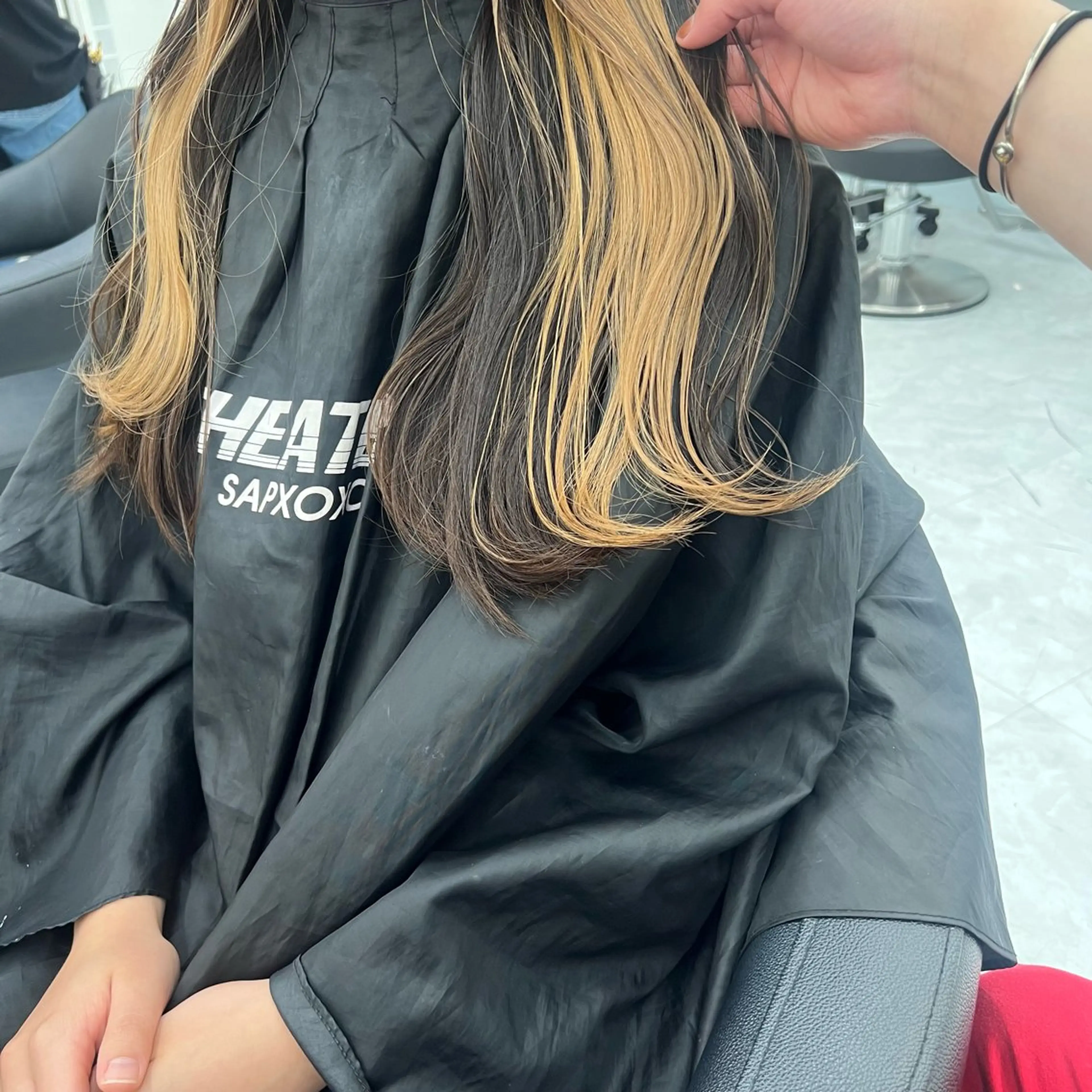 ロング カラー ヘアカラー トリートメント ヘッドスパ ヘアセット 韓国スタイル🇰🇷 トレンドレイヤー🪡のヘアスタイル